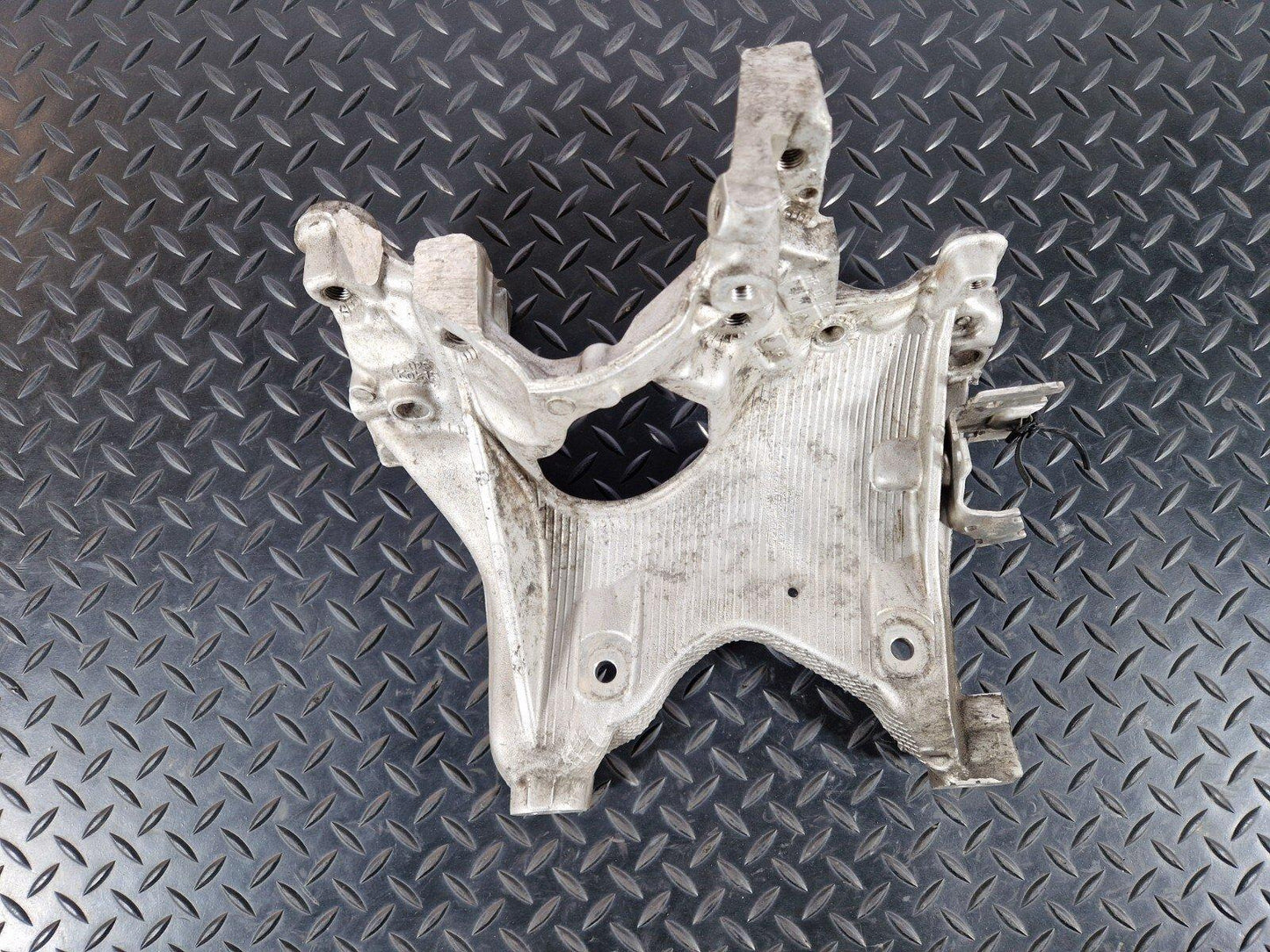 16-23 AUDI A5 F5 S-LINE GENUINE RIGHT SIDE ENGINE MOUNT BRACKET 8W0399296E