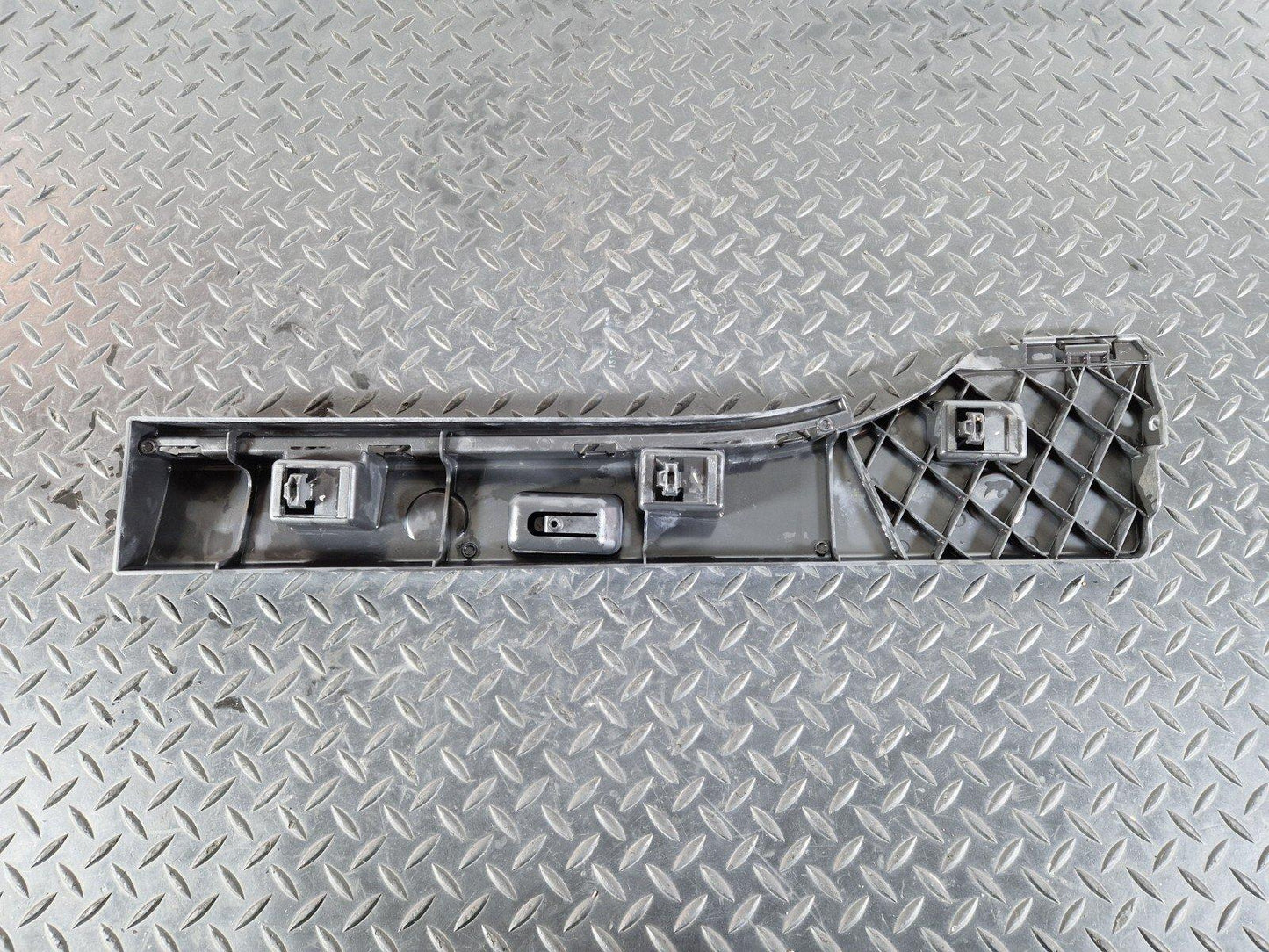 14-21 BMW 2 SERIES GRAN TOURER F46 GENUINE REAR RIGHT SIDE SKIRT BRACKET 7318862