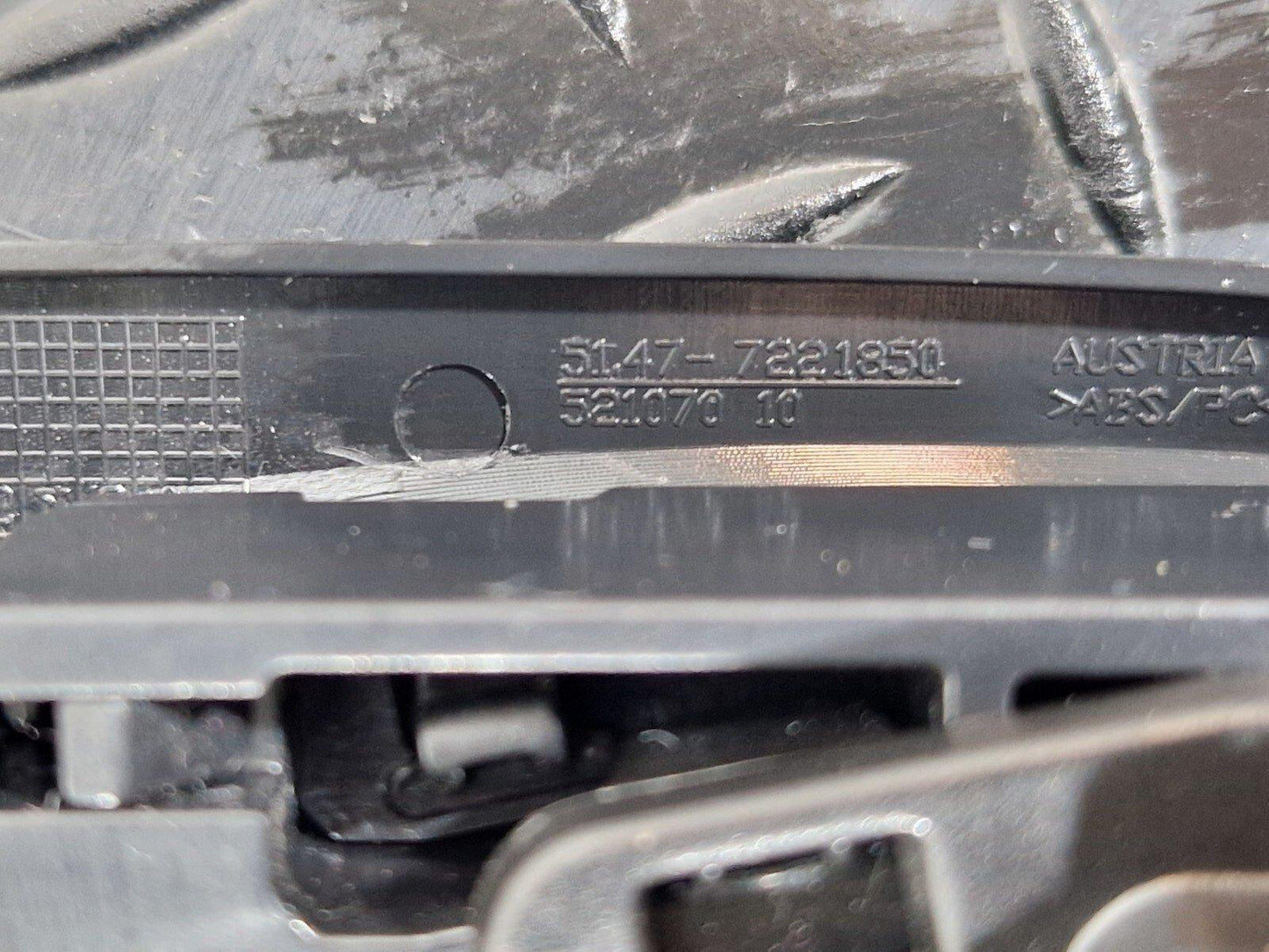 11-18 BMW 6 SERIES F06 GENUINE REAR SEAT RELEASE LOCK 7221850