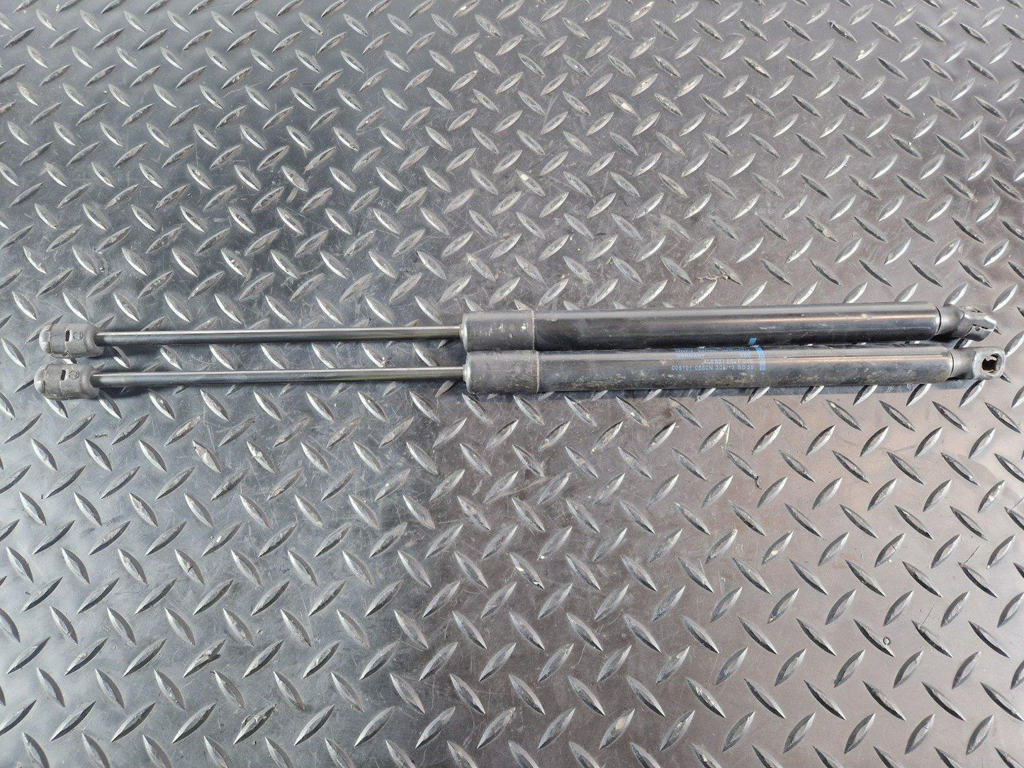 10-15 AUDI Q7 4L OEM BOOT TAILGATE SUPPORT STRUT PAIR 4L0827552F