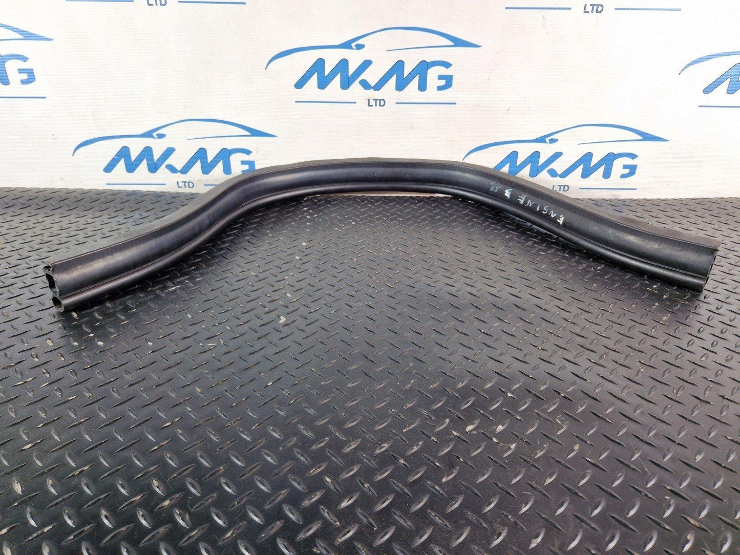 11-19 MERCEDES BENZ ML GLE W166 OEM ENGINE RUBBER SEAL A1668870098