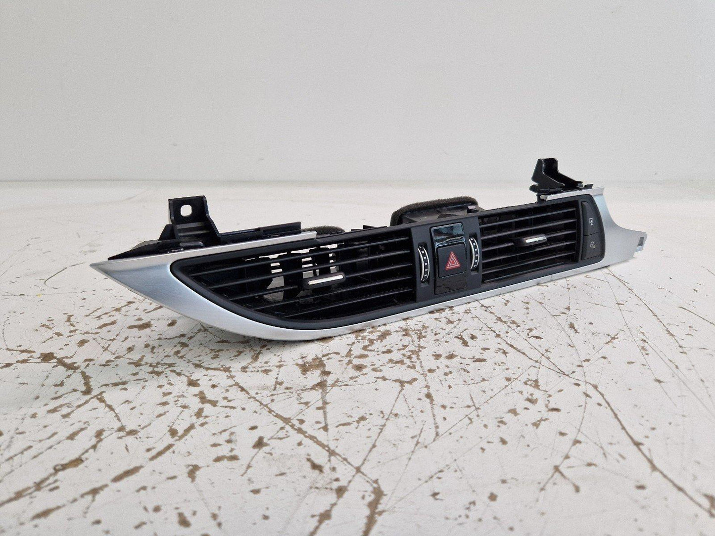 12-18 AUDI A6 C7 OEM  AIR VENT TRIM DASHBOARD CENTRE 4G0941509