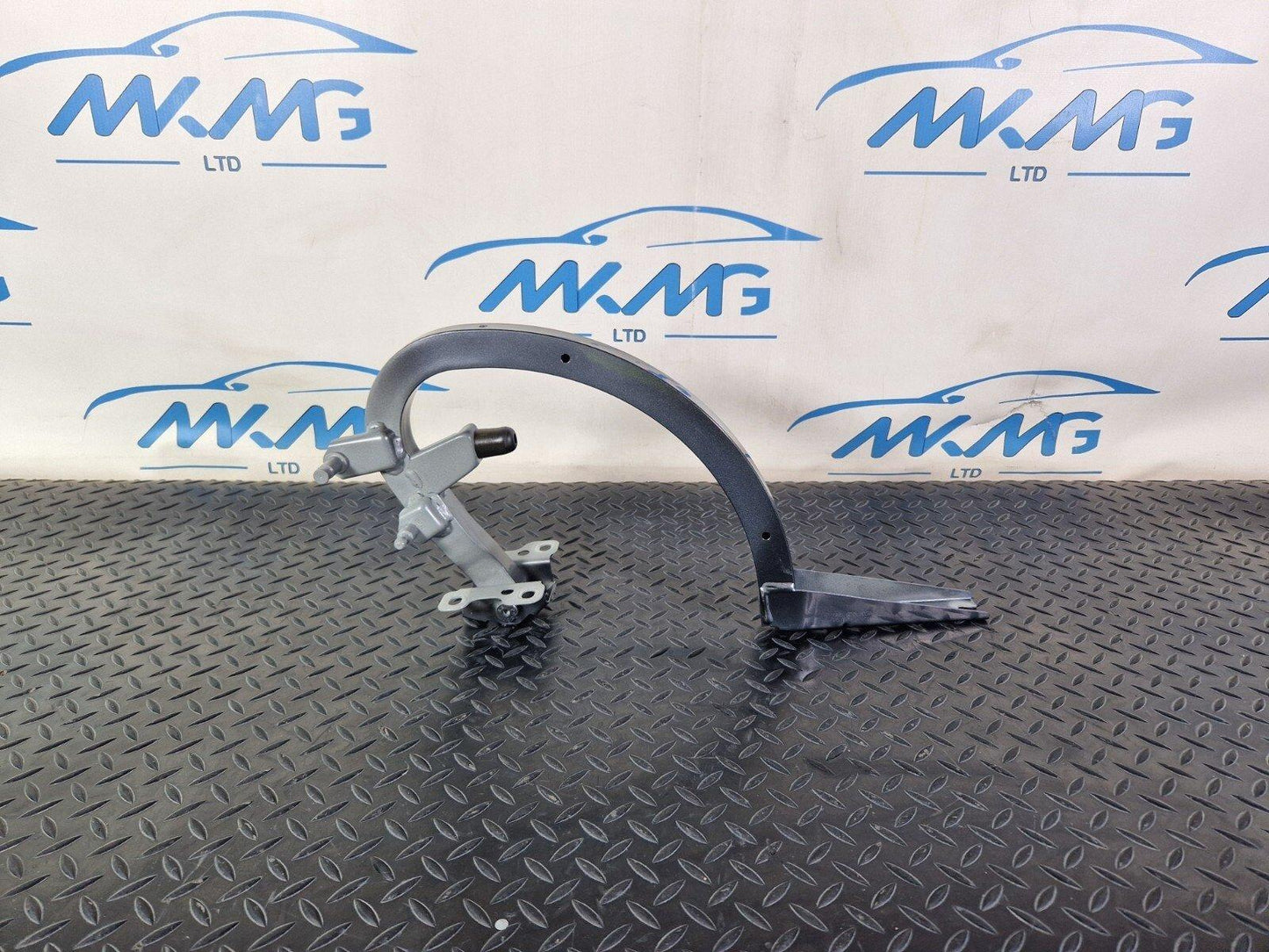 16-19 AUDI A4 B9 GENUINE PASSENGER REAR RIGHT BOOTLID HINGE IN GREY 8W5827306A