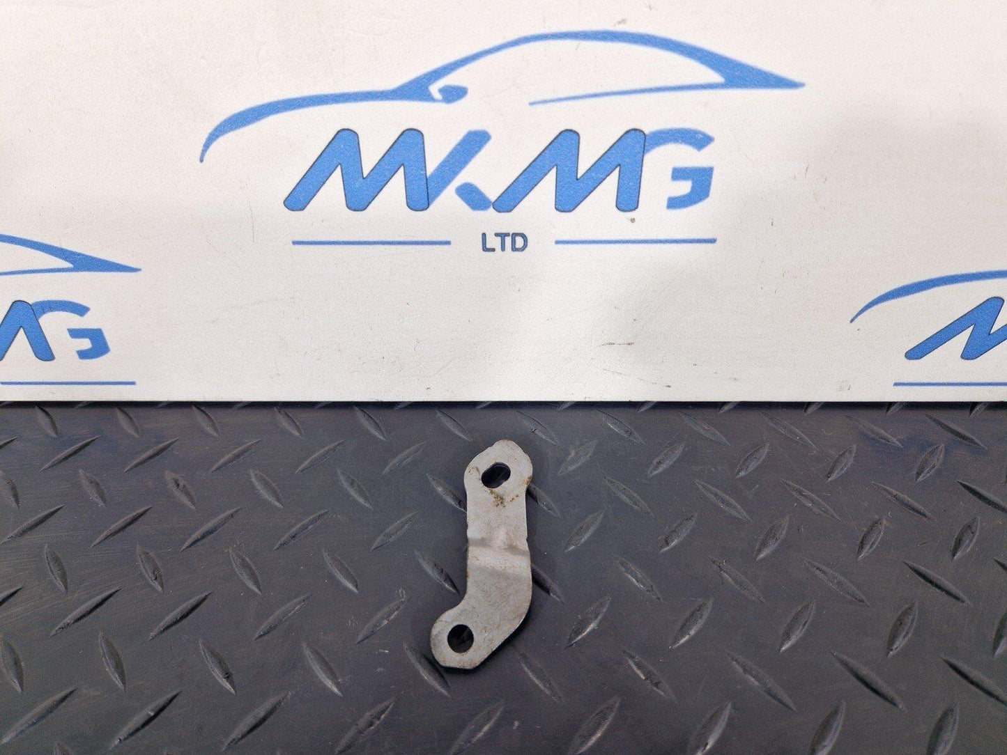 19-ON MERCEDES BENZ B CLASS W247 OM654 INTAKE EXHAUST MANIFOLD SUPPORT BRACKET