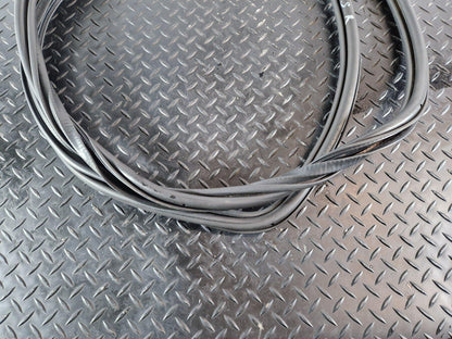 10-15 AUDI Q7 4L 3.0 TDI OEM REAR DOOR RUBBER SEAL FITS LEFT & RIGHT 4L0833721A
