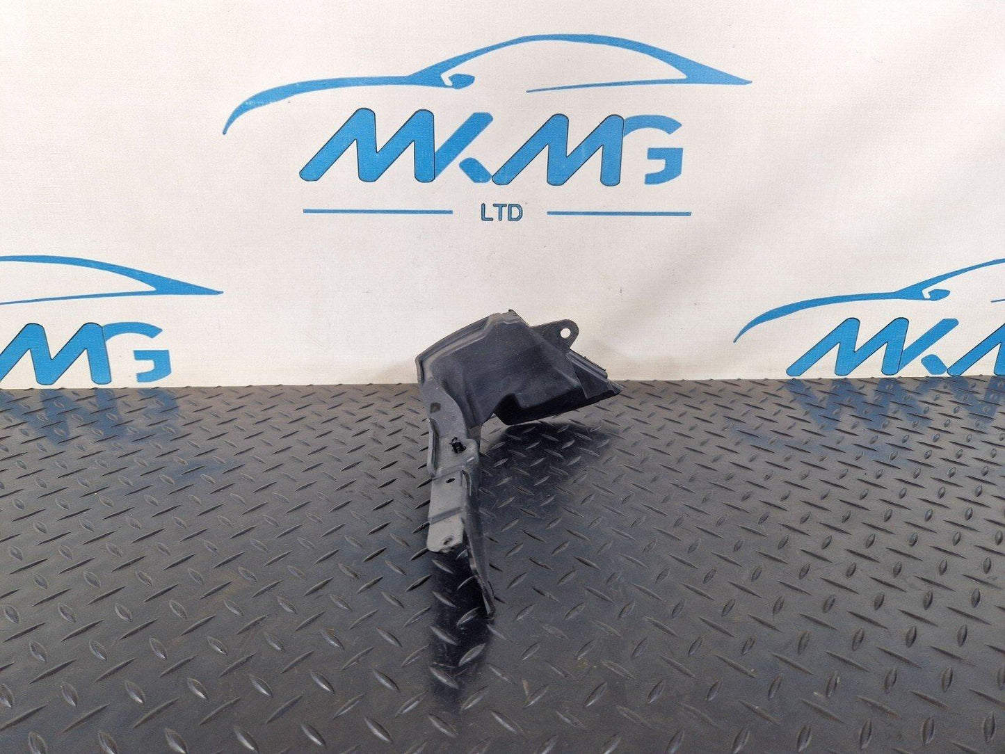 14-21 MERCEDES BENZ C300h W205 FRONT BUMPER MOUNTING BRACKET RIGHT A2058853965