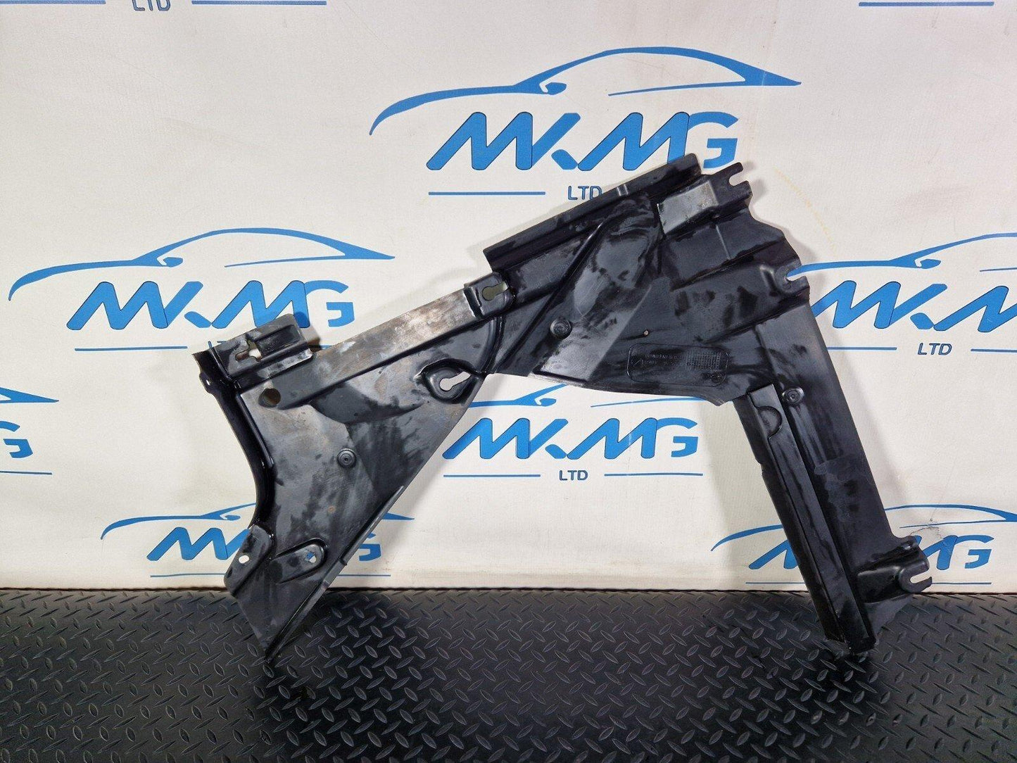 16-24 AUDI A5 F5 COUPE LHD LEFT SIDE UNDERBODY COVER 8W6825215