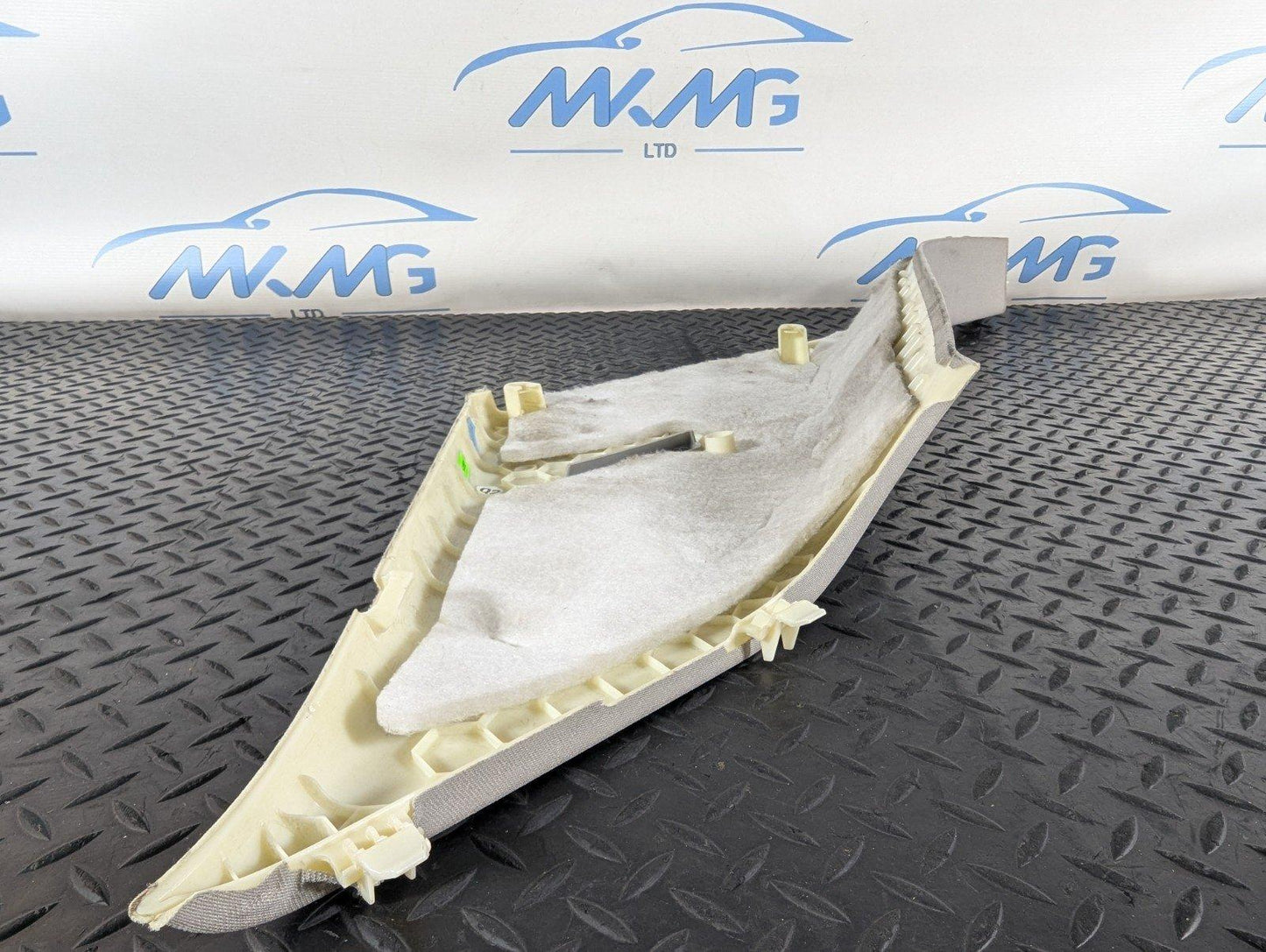 11-19 MERCEDES BENZ ML W166 GENIUNE REAR RIGHT SIDE PILLAR COVER A1666905025
