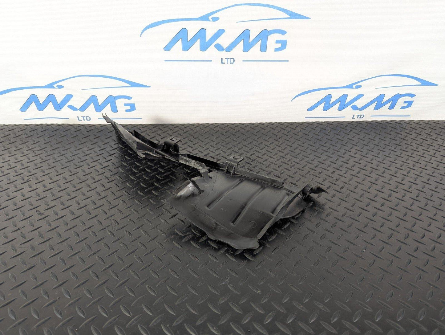 10-17 AUDI A8 4H  RADIATOR AIR GUIDE LEFT SIDE 4H0121283B