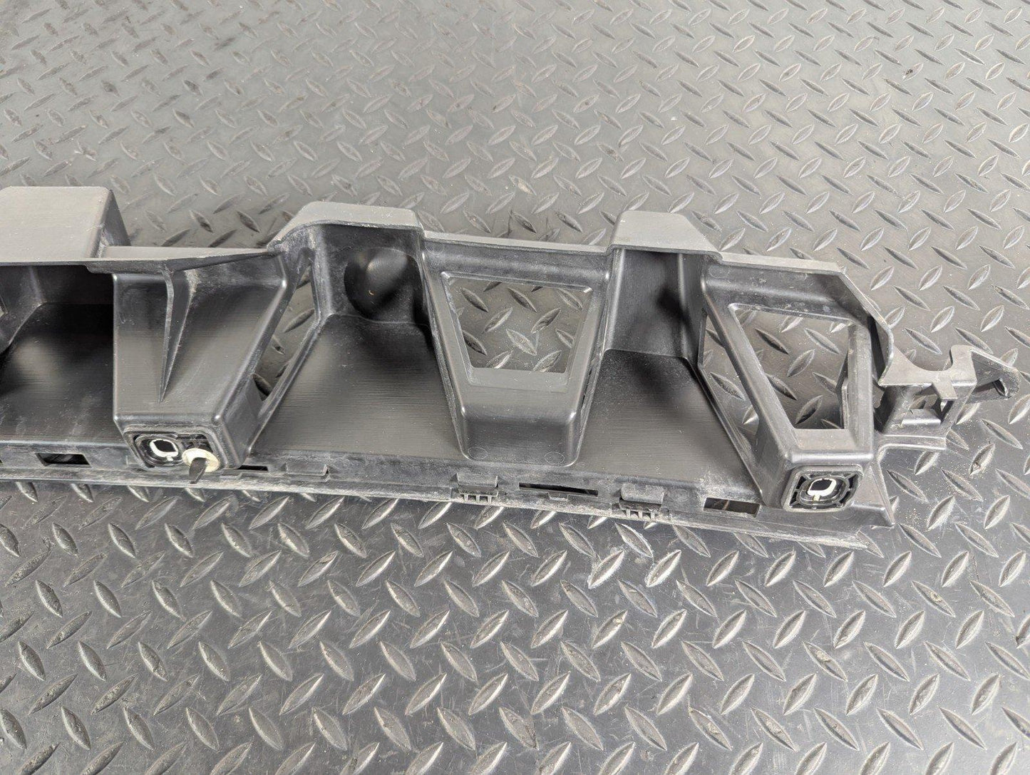 11-19 MERCEDES BENZ ML W166 GENUINE REAR RIGHT BUMPER BRACKET A1668850165