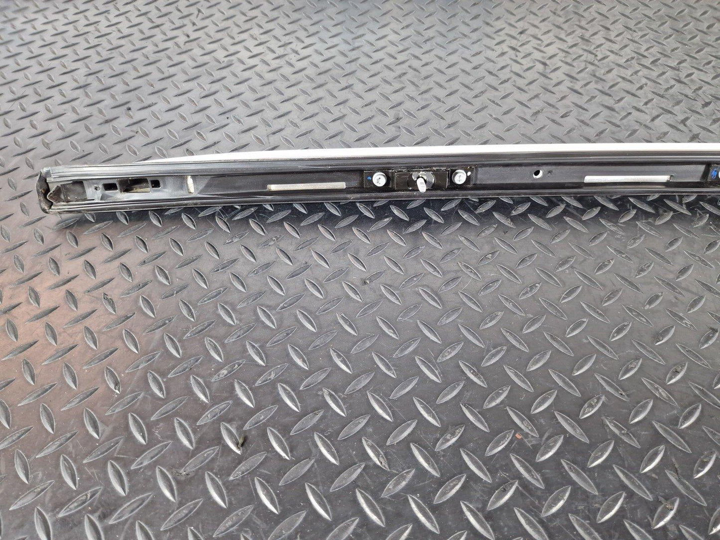 14-20 MERCEDES BENZ GLA 200 X156 LEFT PASSENGER SIDE N/S ROOF RAIL A1568900393