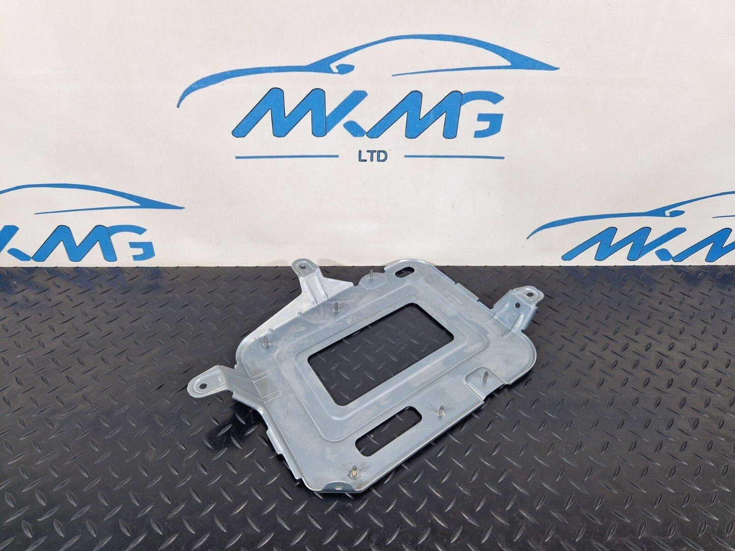 18-ON MERCEDES BENZ A CLASS W177 SPEEDOMETER MODULE BRACKET A2475455700
