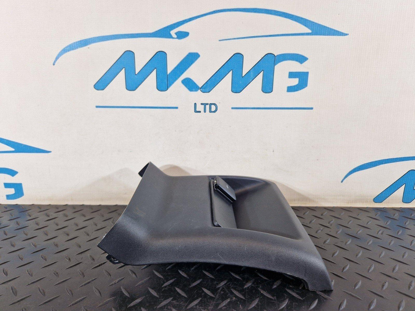 19-ON RANGE ROVER EVOQUE L551 GENUINE REAR CENTRE CONSOLE TRIM K8D2-04569-A