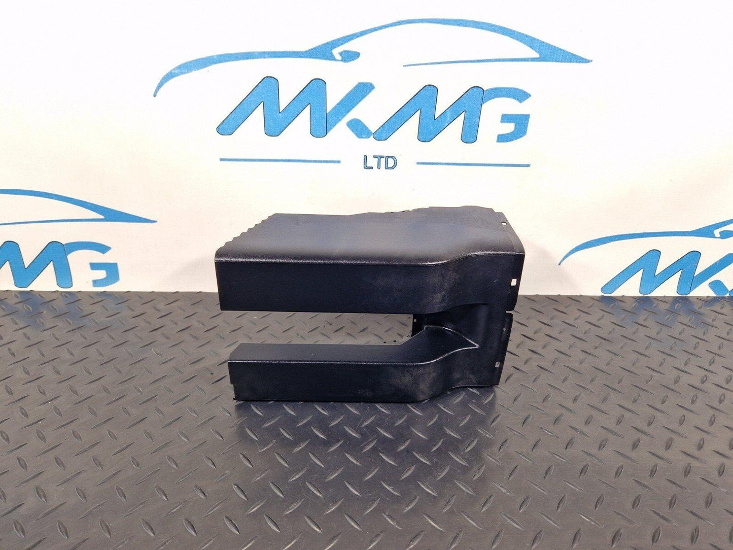 18-ON MERCEDES BENZ SPRINTER W907 W910 STEERING COLUMN SURROUND TRIM A9079003702