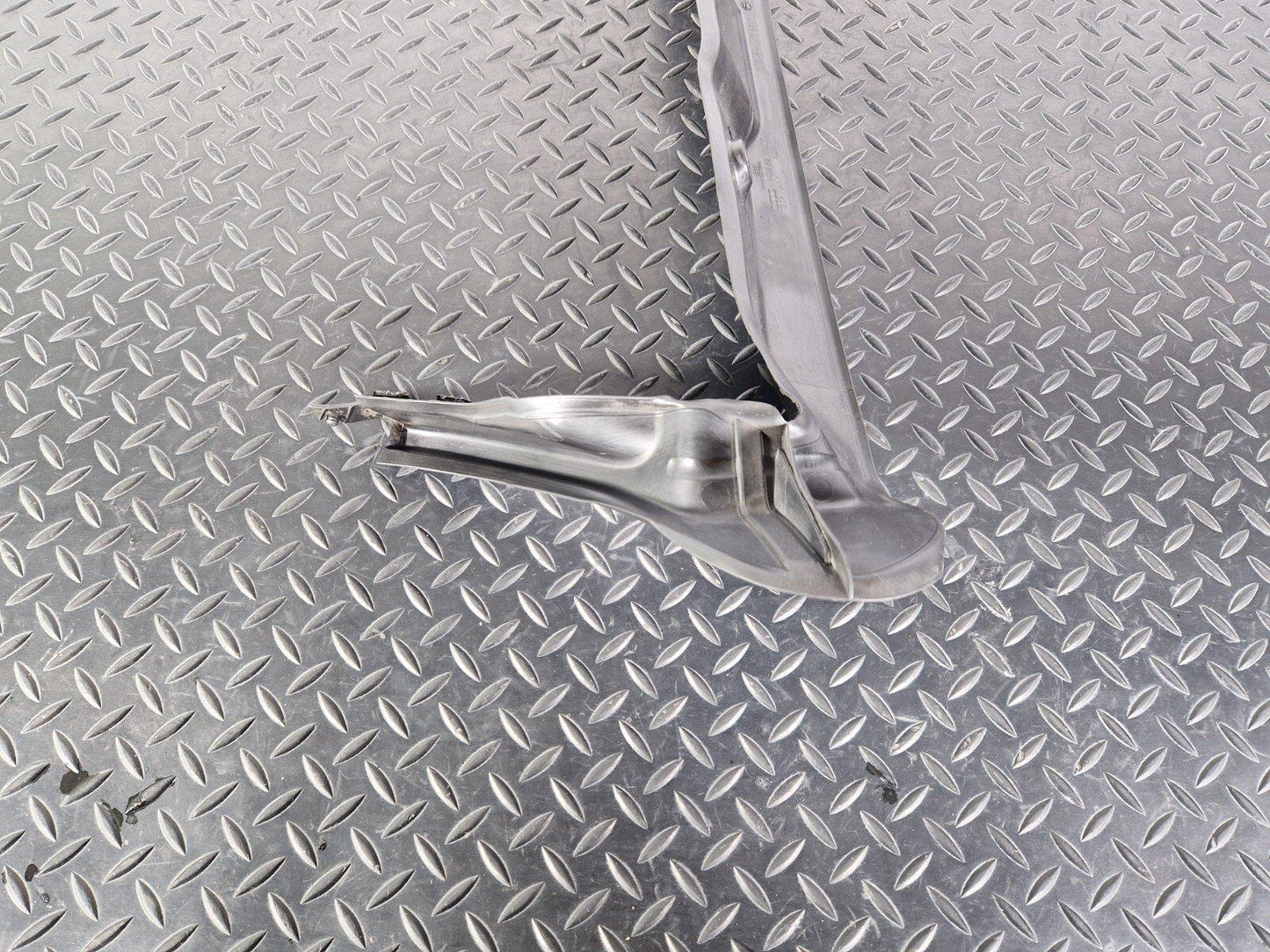 15-18 AUDI A7 4G GENUINE FRONT LEFT WING INNER LINER 4G8821111A