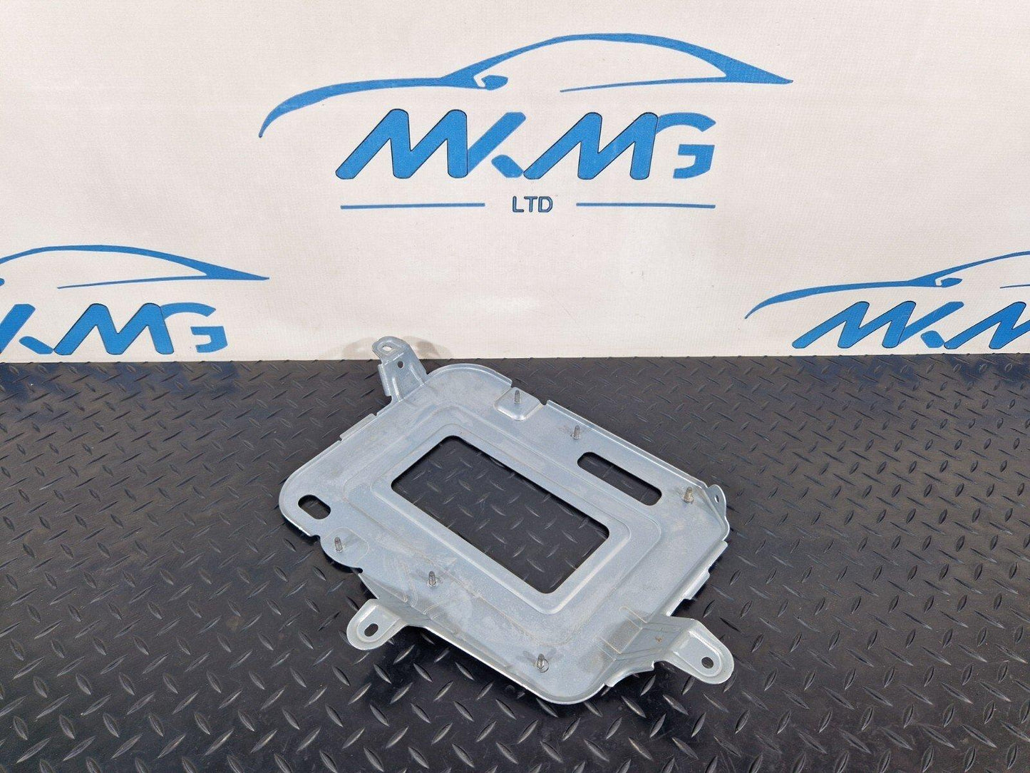 18-ON MERCEDES BENZ A CLASS W177 SPEEDOMETER MODULE BRACKET A2475455700