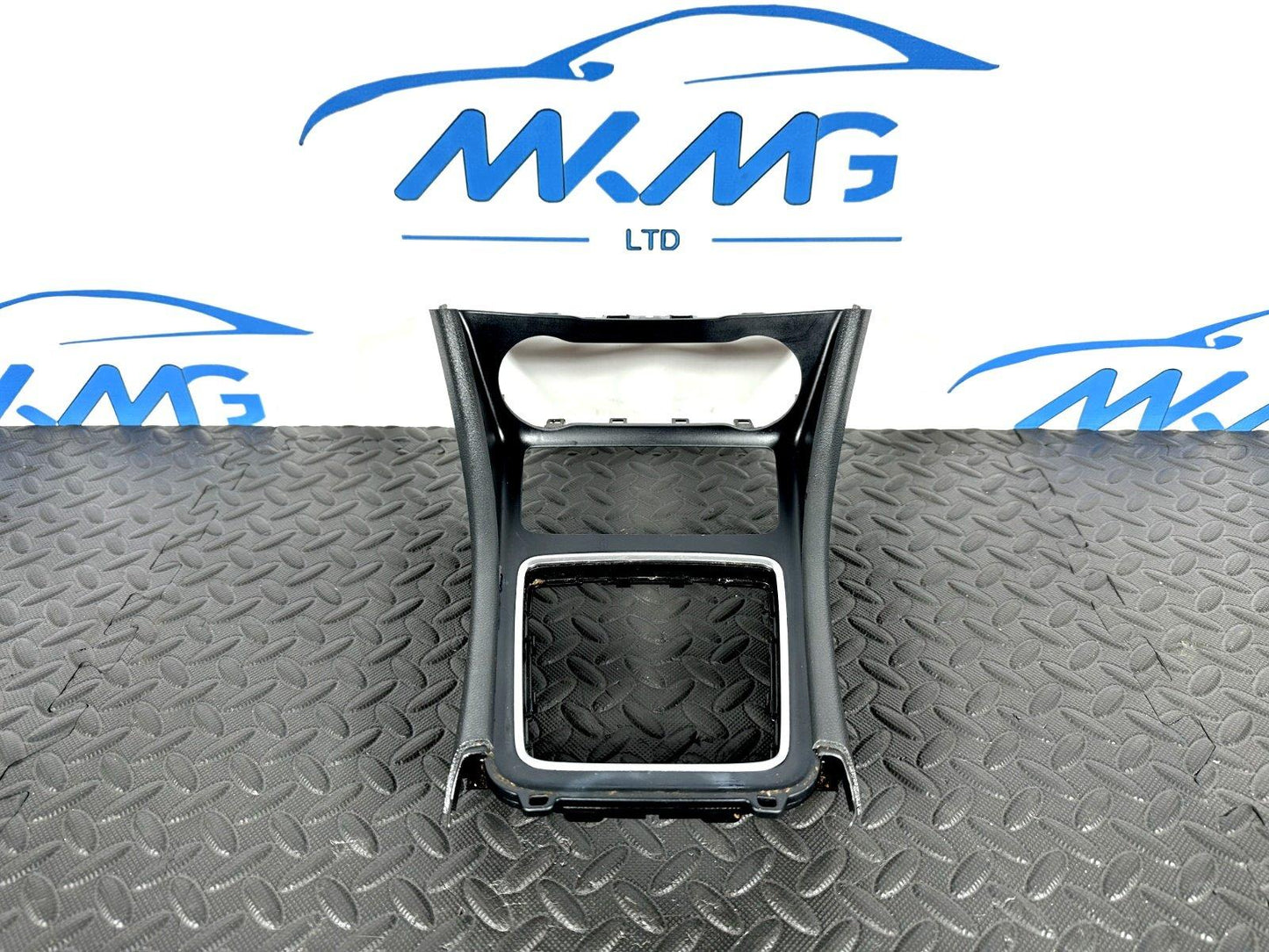 12-18 MERCEDES A-CLASS W176 GENUINE CENTRE CONSOLE TRIM A1766809900