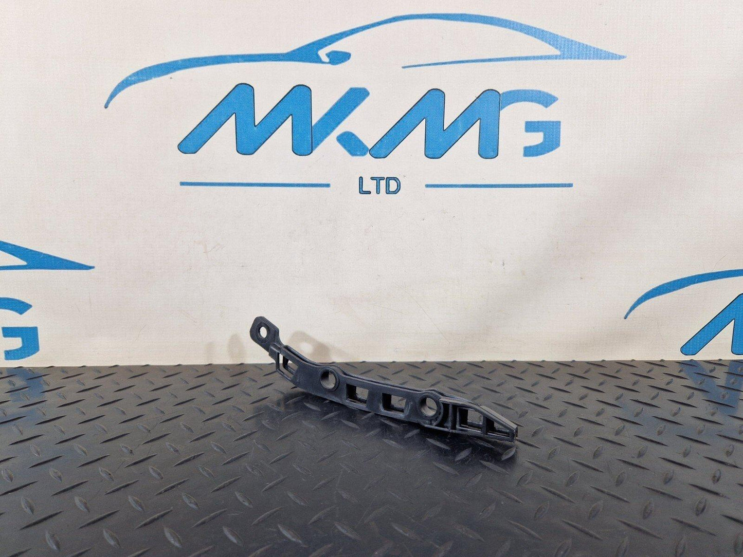 14-19 MERCEDES BENZ GLA X156 OEM REAR BUMPER RIGHT SUPPORT BRACKET A1568850421