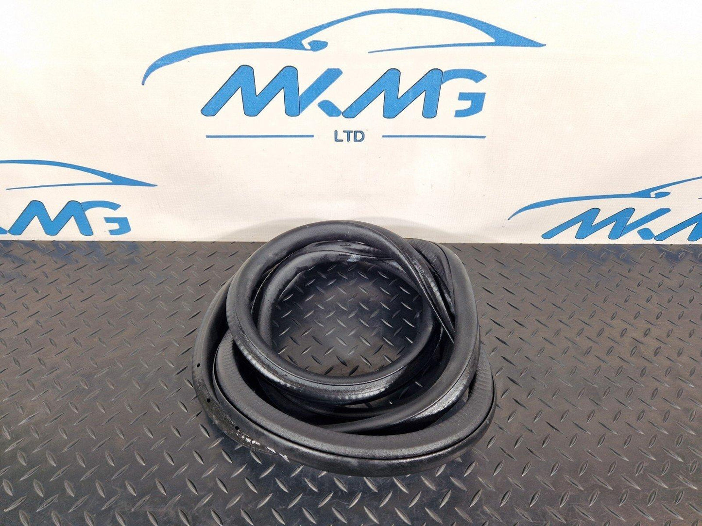 19-ON MERCEDES B CLASS W247 REAR DOOR RUBBER SEAL FITS LEFT & RIGHT A2476920400