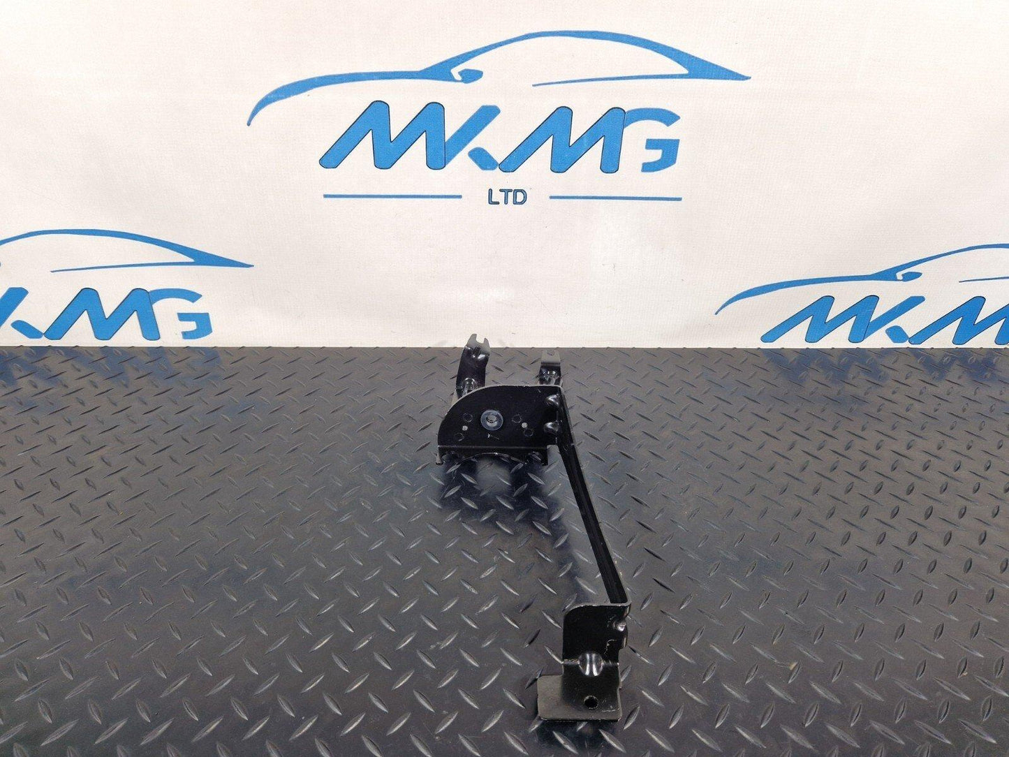19-ON MERCEDES BENZ B CLASS W247 ABS PUMP MOUNT BRACKET SUPPORT A1774303400