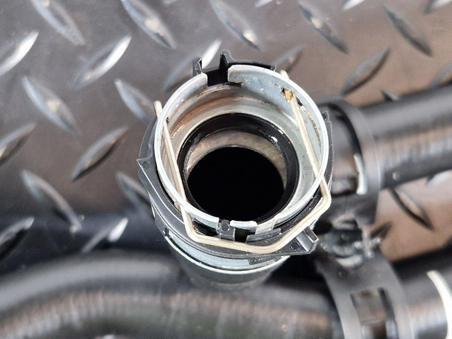 16-19 MERCEDES BENZ GLE W166 WATER COOLANT HOSE A1665004500 A1665004300