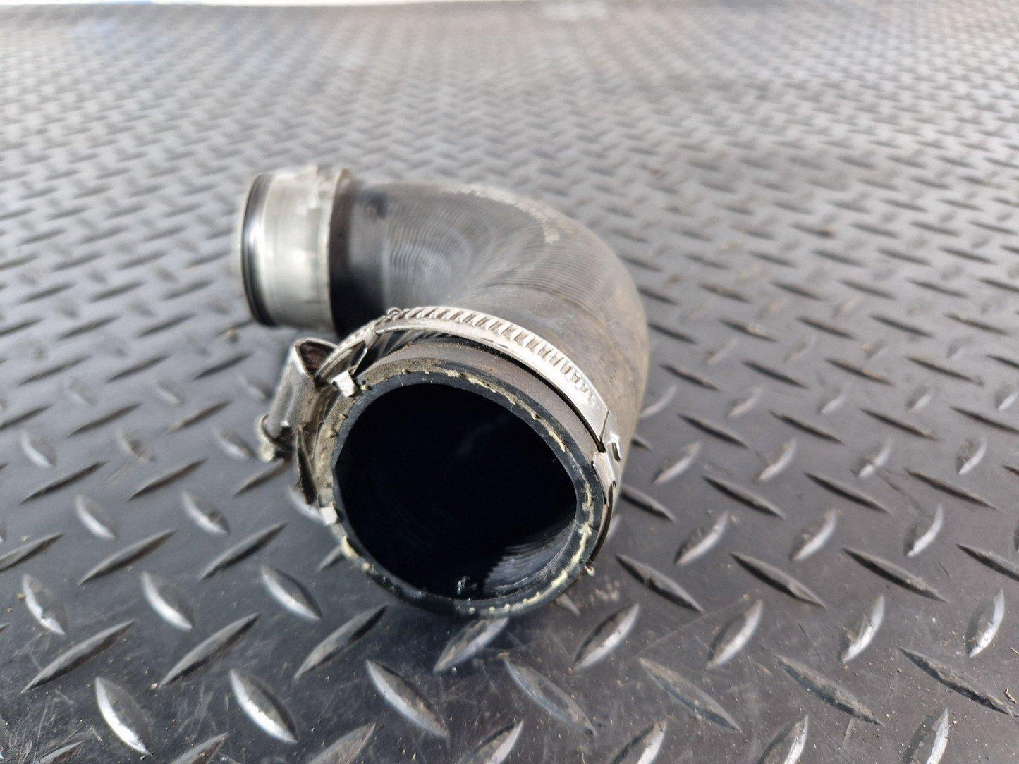 10-18 VW TOUAREG 7P GENUINE INTERCOOLER PIPE HOSE 7P0145708A