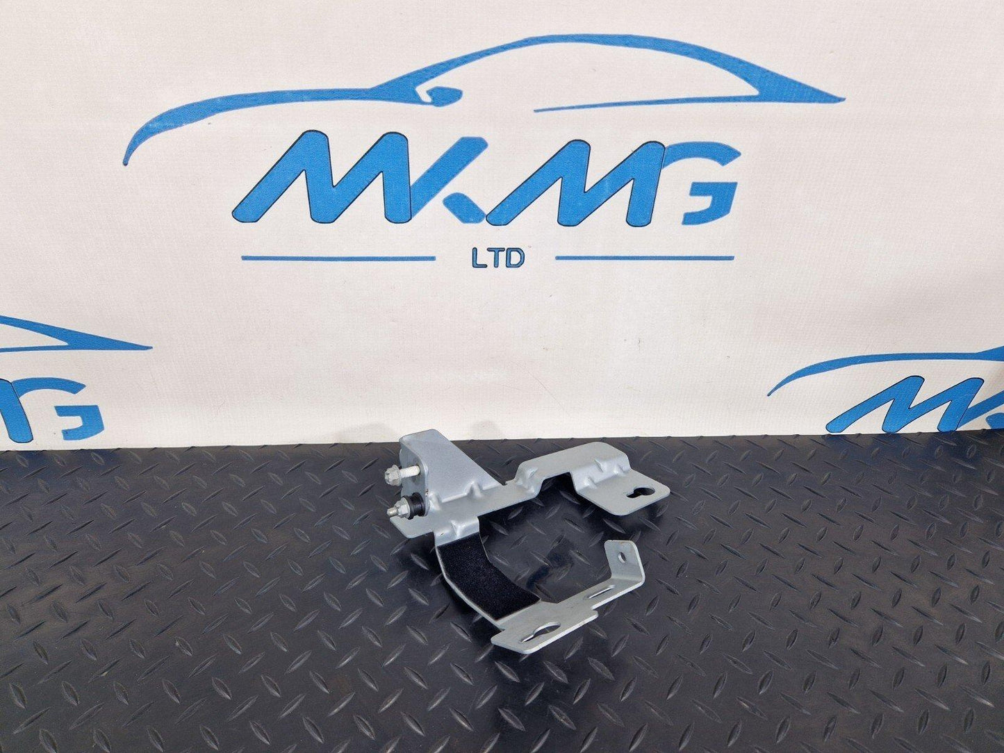 19-ON MERCEDES BENZ CLA C118 WATER COOLER VALVE BRACKET A1775043700