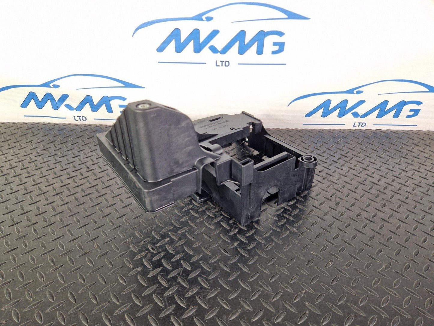 14-21 MERCEDES C300h W205 OEM CD CHANGER ECU HOLDER BRACKET MOUNT A2055458900