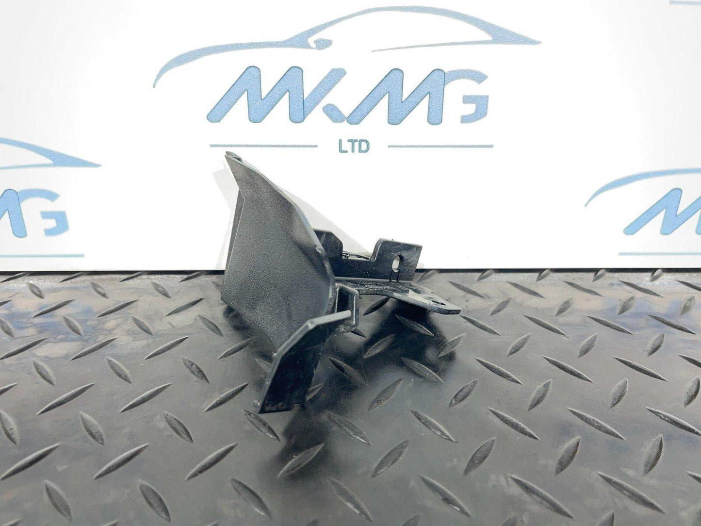 16-22 BMW X1 F48  FRONT DRIVER SIDE SKIRT BRACKET MOUNT 7332336