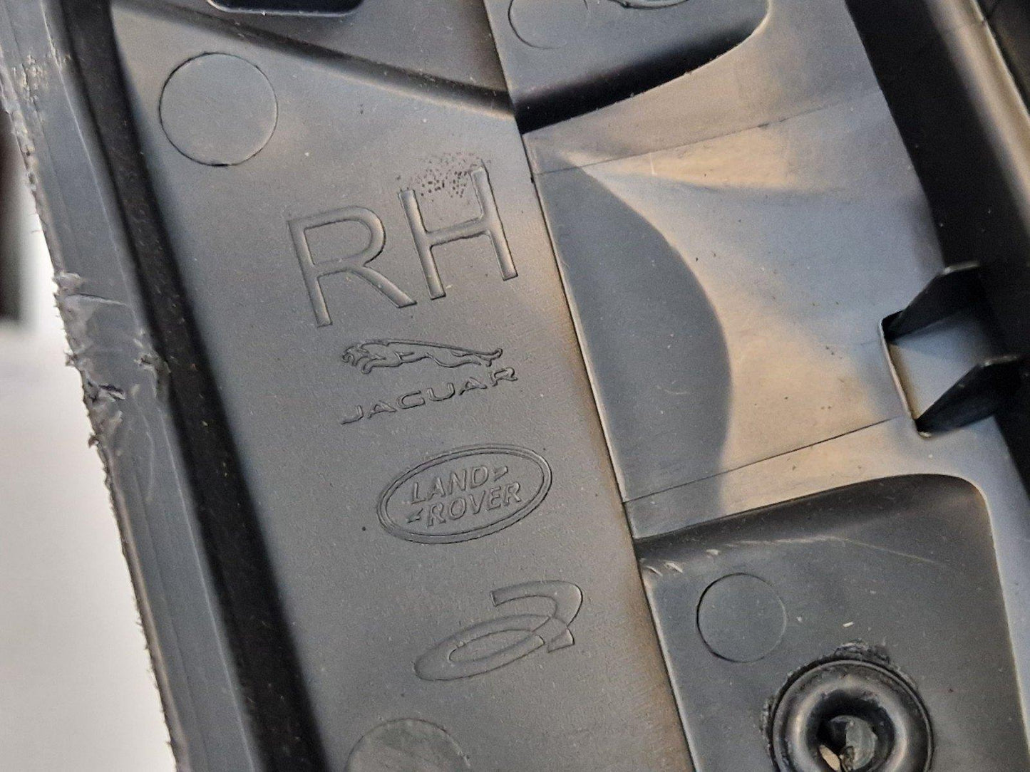 17-ON LAND ROVER DISCOVERY L462 REAR RIGHT C PILLAR LOCK TRIM COVER HY3202650