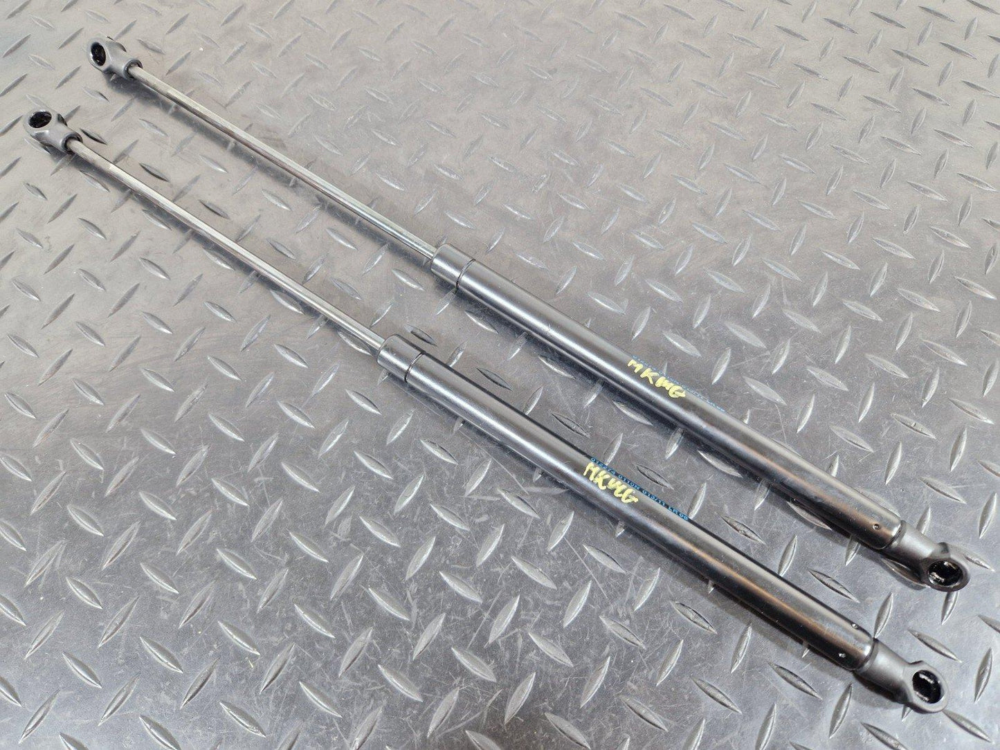 10-17 AUDI A8 4H PAIR OF REAR TAILGATE BOOT LID SUPPORT GAS STRUTS 4H0827551B