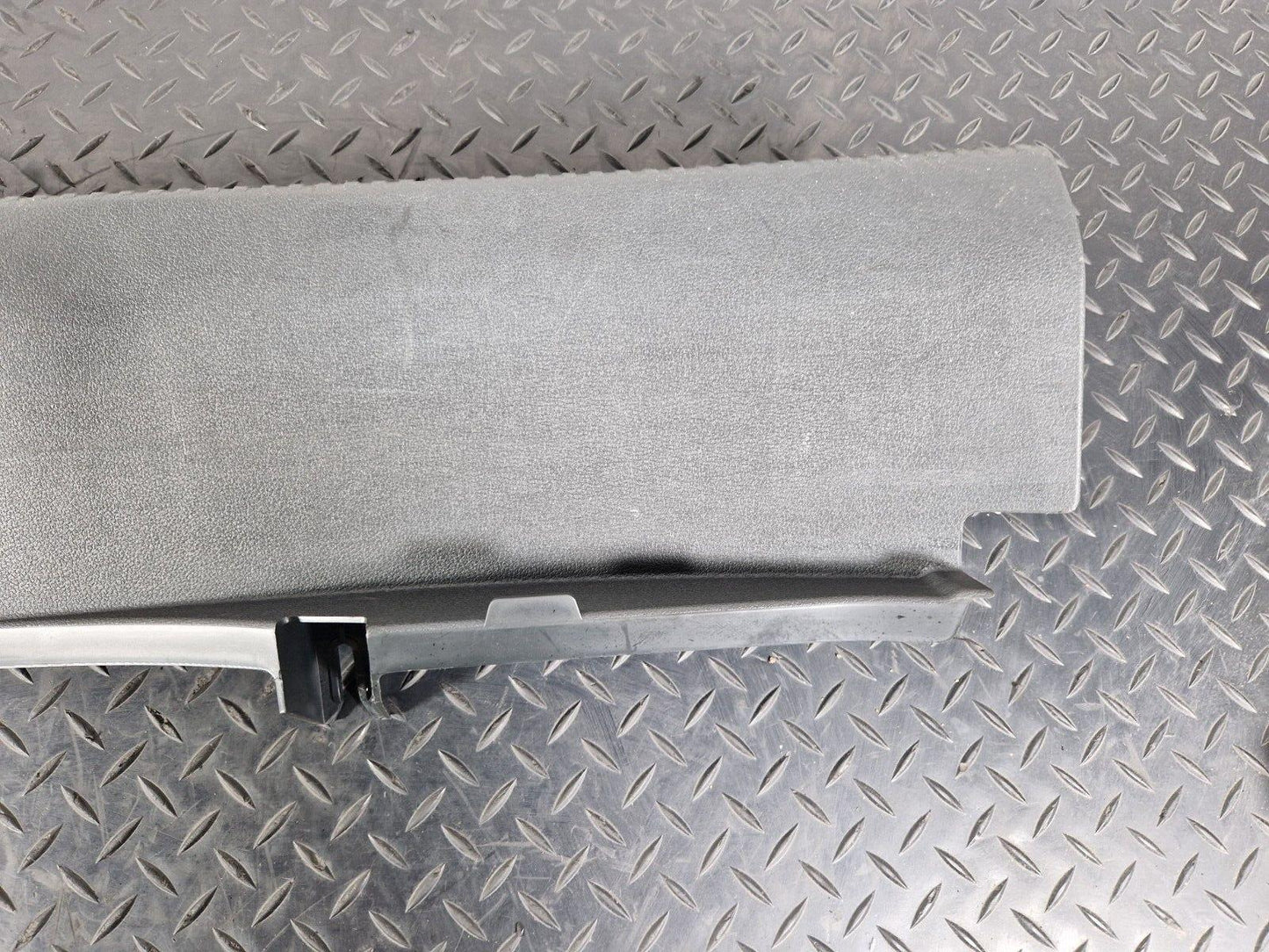 16-19 AUDI A4 B9 GENUINE TAILGATE BOOT LOCK TRIM COVER SILL 8W5863471