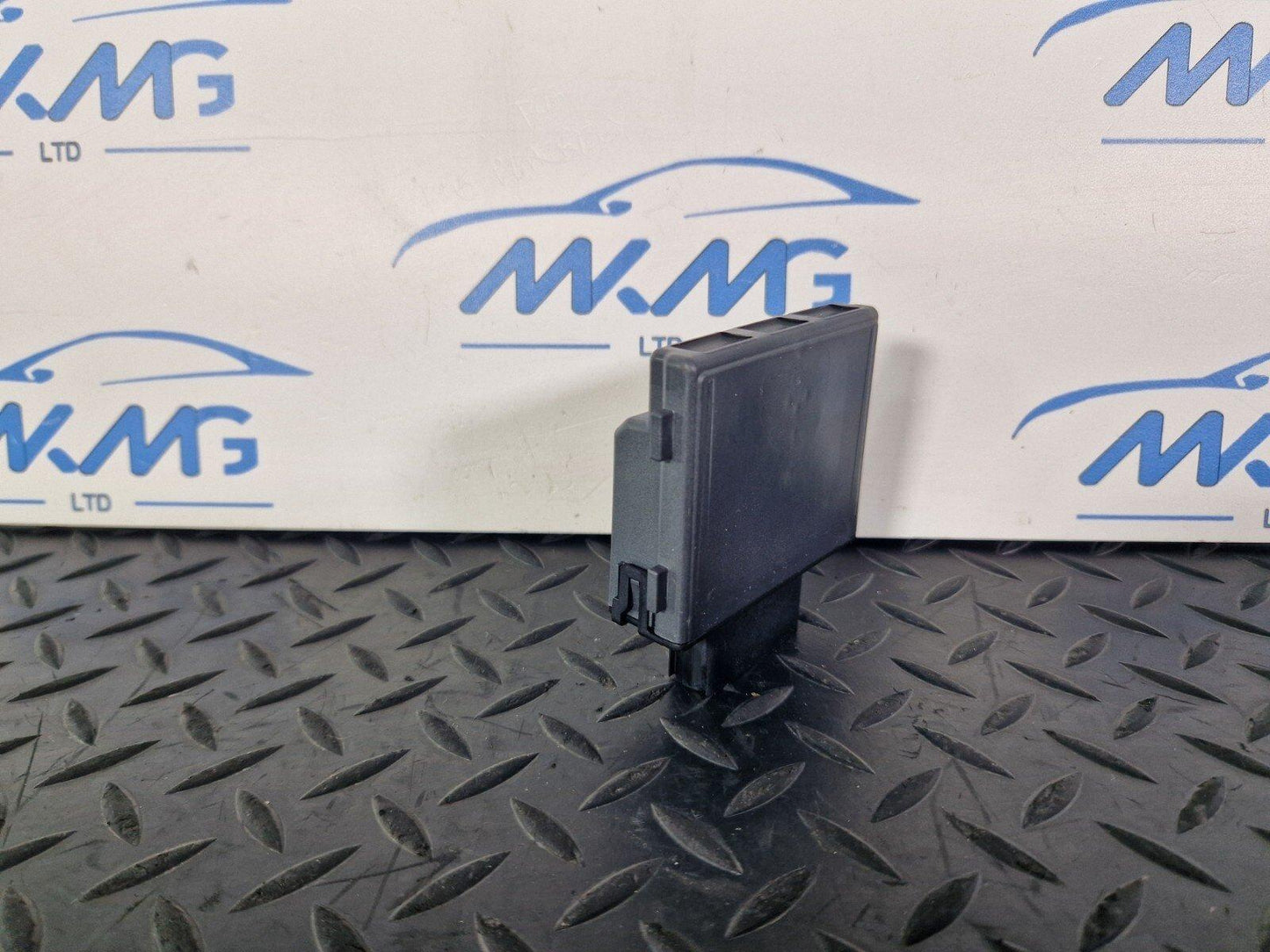 16-19 AUDI A4 B9 GENUINE OEM FUEL PUMP CONTROL MODULE 8W0906121B