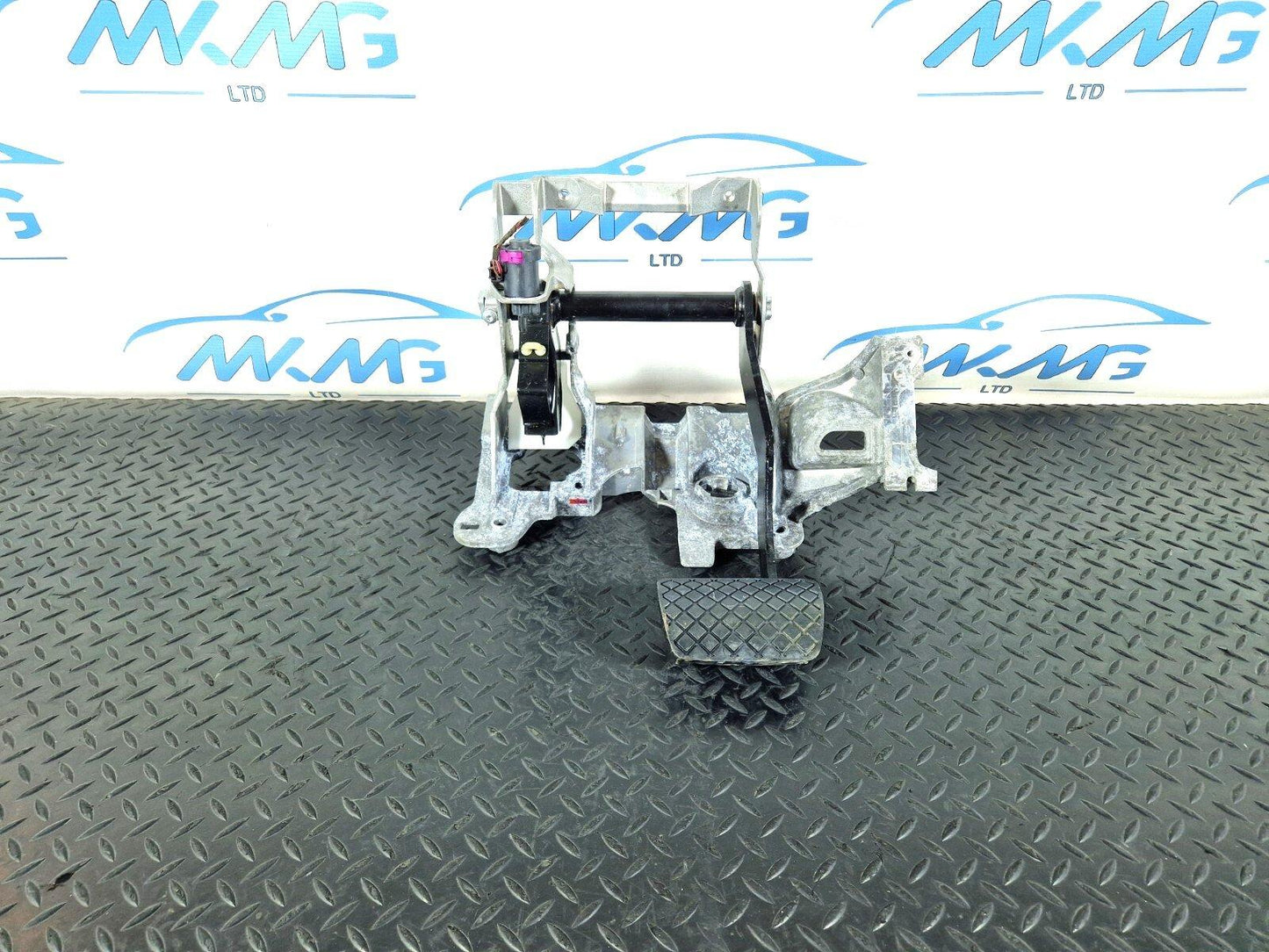 12-18 AUDI A6 C7 GENUINE BRAKE CLUTCH PEDAL ASSEMBLY 8K2721117