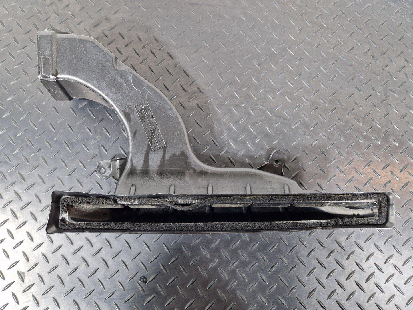 18-ON MERCEDES BENZ SPRINTER  W907 DASHBOARD AIR DUCT A9078304701