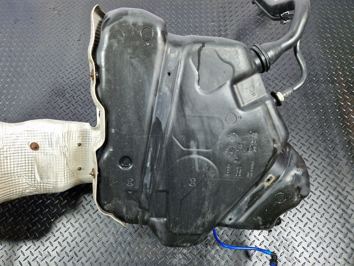 16-19 AUDI A4 B9 QUATTRO 2.0TDI DIESEL ENGINE FUEL TANK & PUMP 8W0201021CL