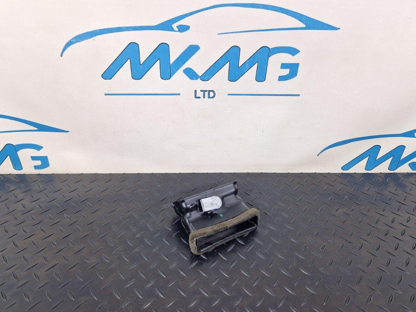 16-24 AUDI A5 F5 OEM GENUINE AIR INTAKE VENT 8W0857042