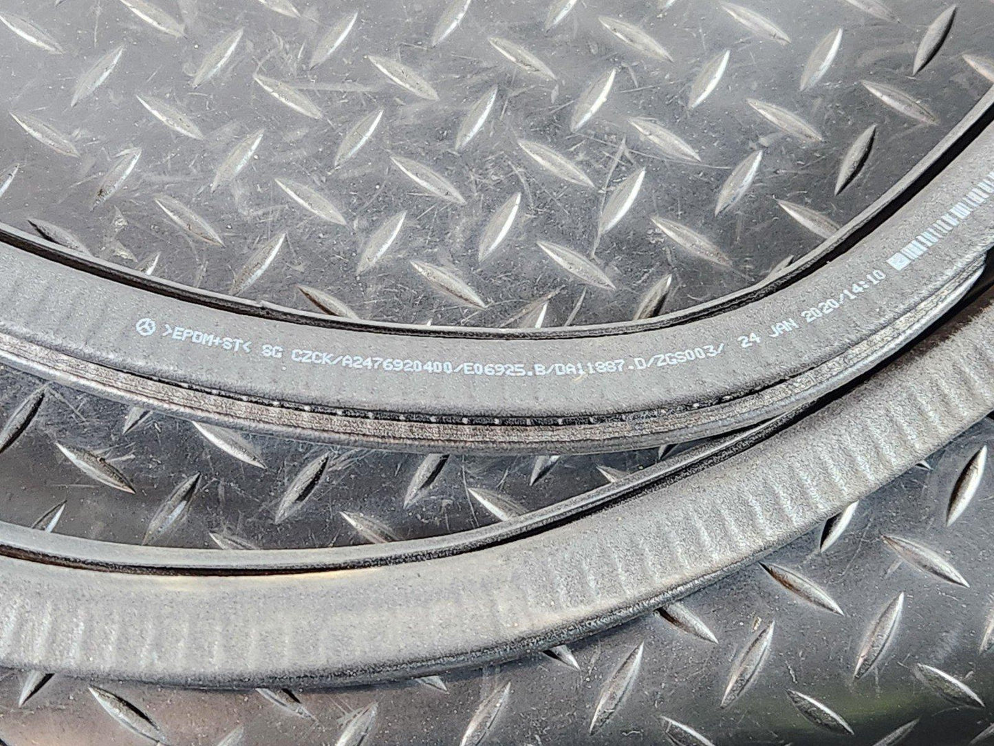 19-ON MERCEDES B CLASS W247 REAR DOOR RUBBER SEAL FITS LEFT & RIGHT A2476920400