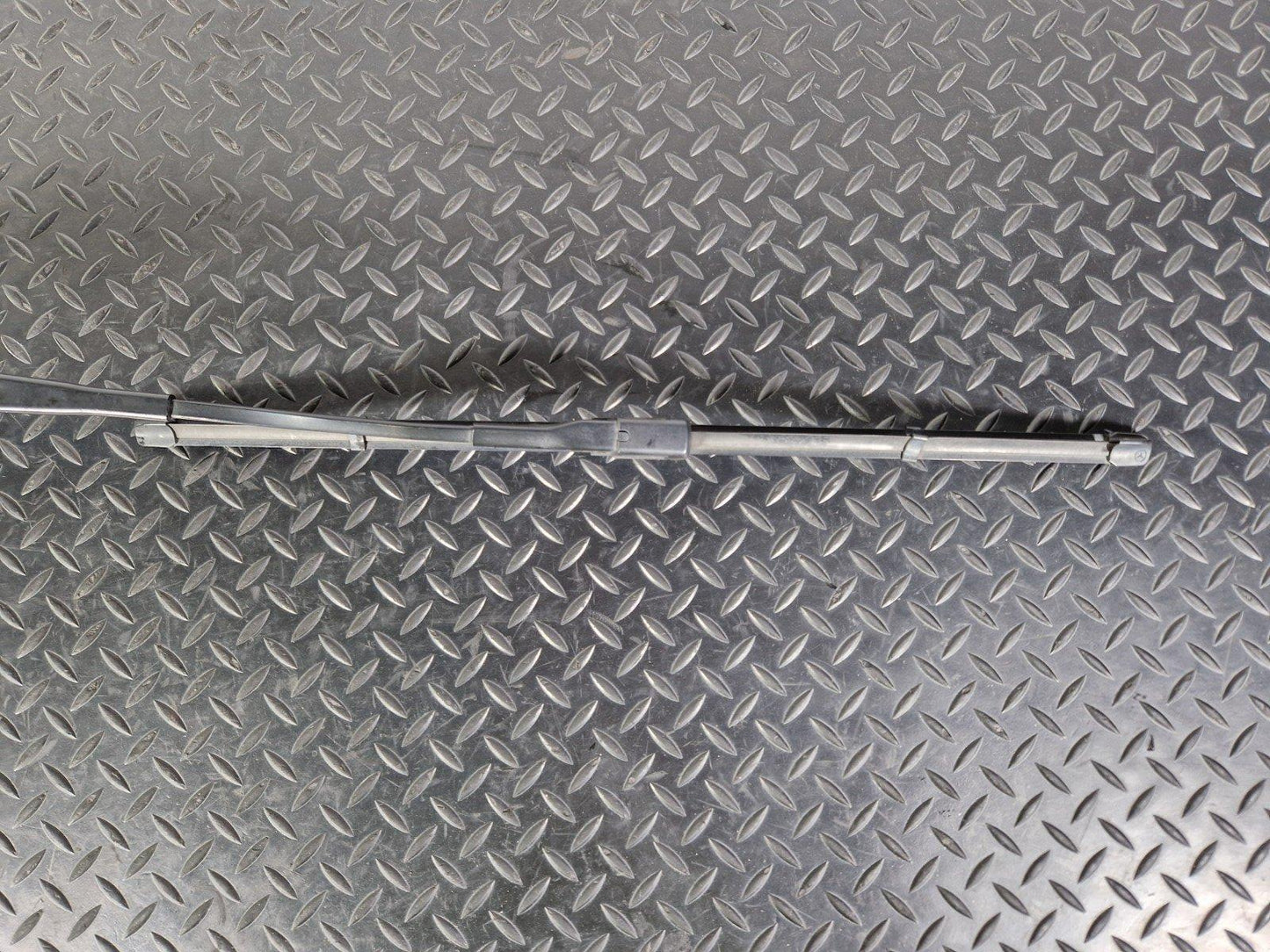 14-21 MERCEDES BENZ C300h W205 WINDSCREEN LEFT N/S WIPER ARM COVER A2058240219