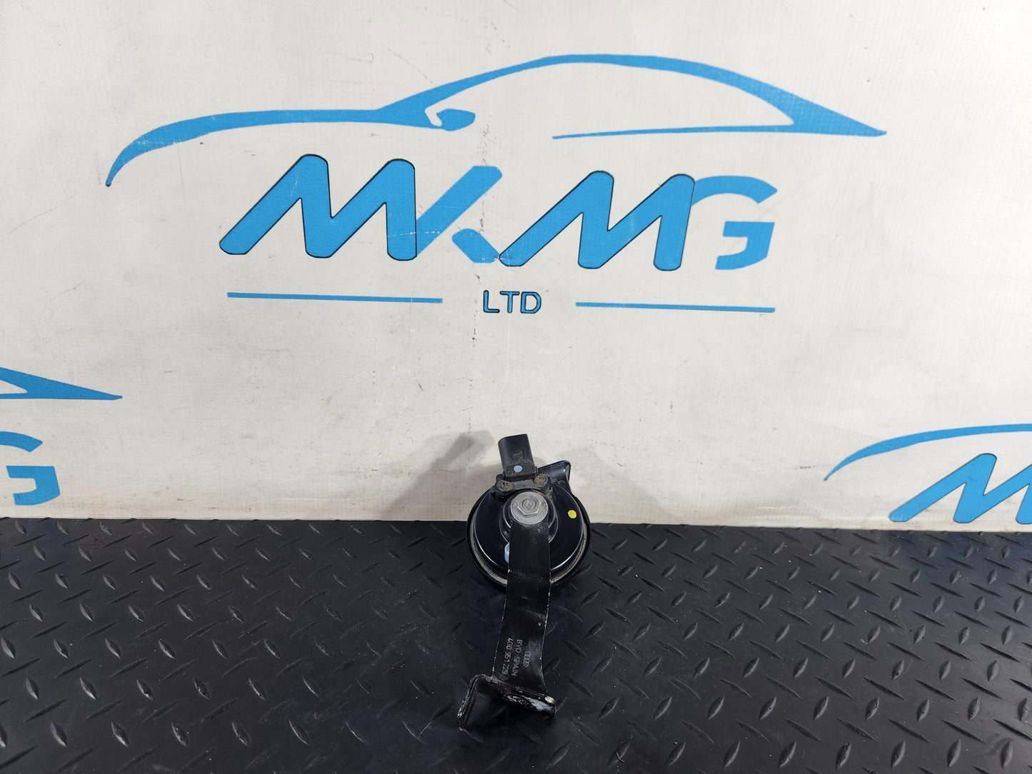 Audi A6 Allroad C7 Genuine Low Tone Horn 4G0951221