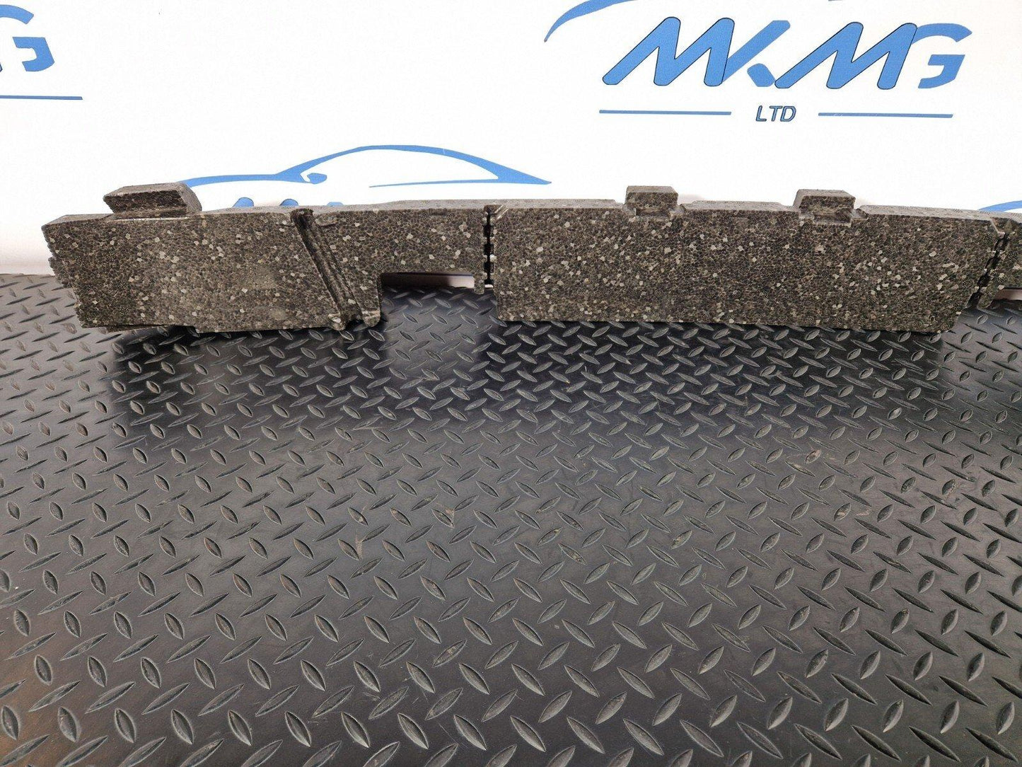 10-18 AUDI A7 4G S-LINE FRONT BUMPER FOAM FILLER PIECE REINFORCEMENT 4G8807550