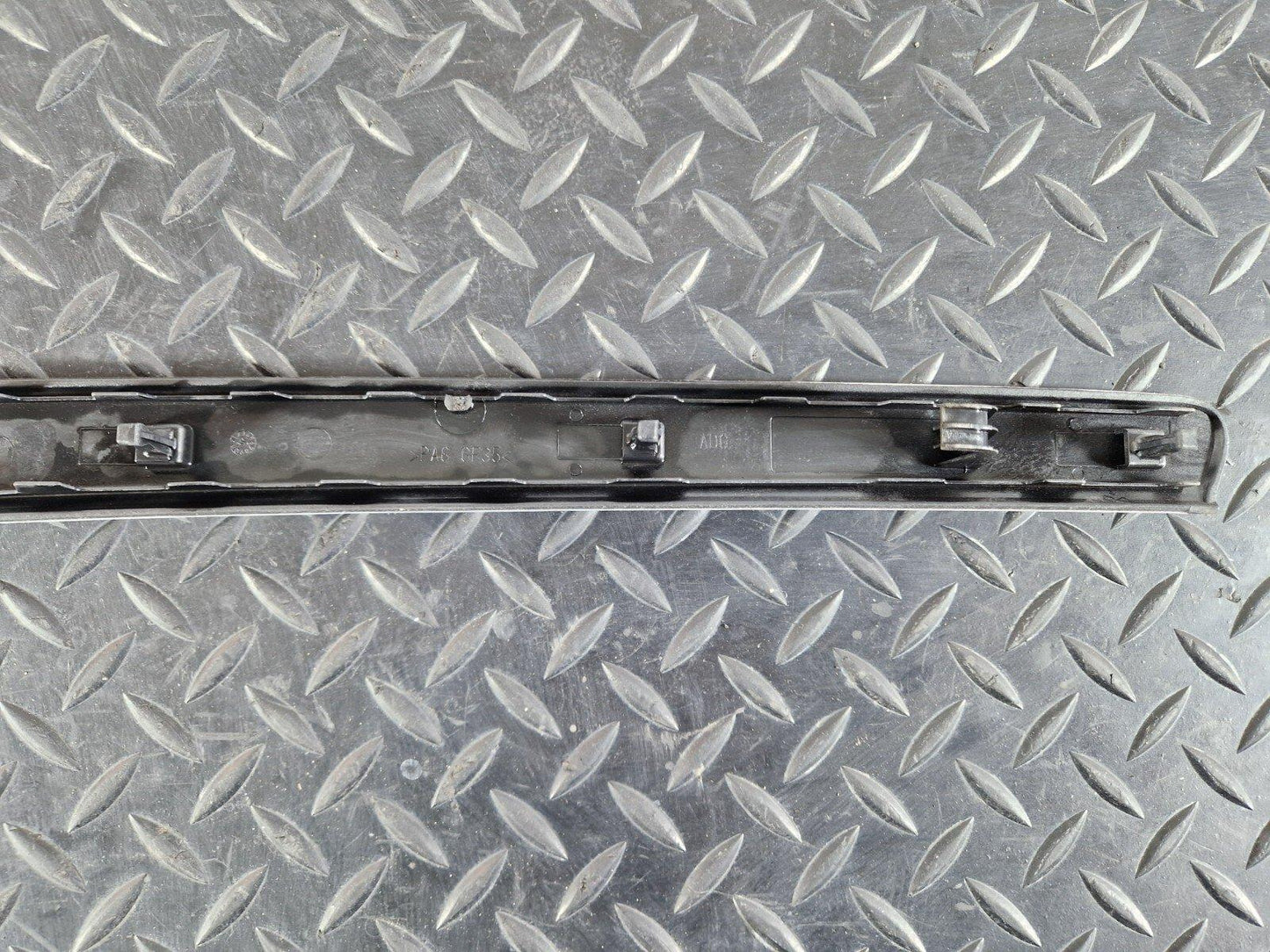 12-17 AUDI S5 CONVERTIBLE FRONT LEFT N/S PASSENGER SIDE DOOR TRIM 8T0867409