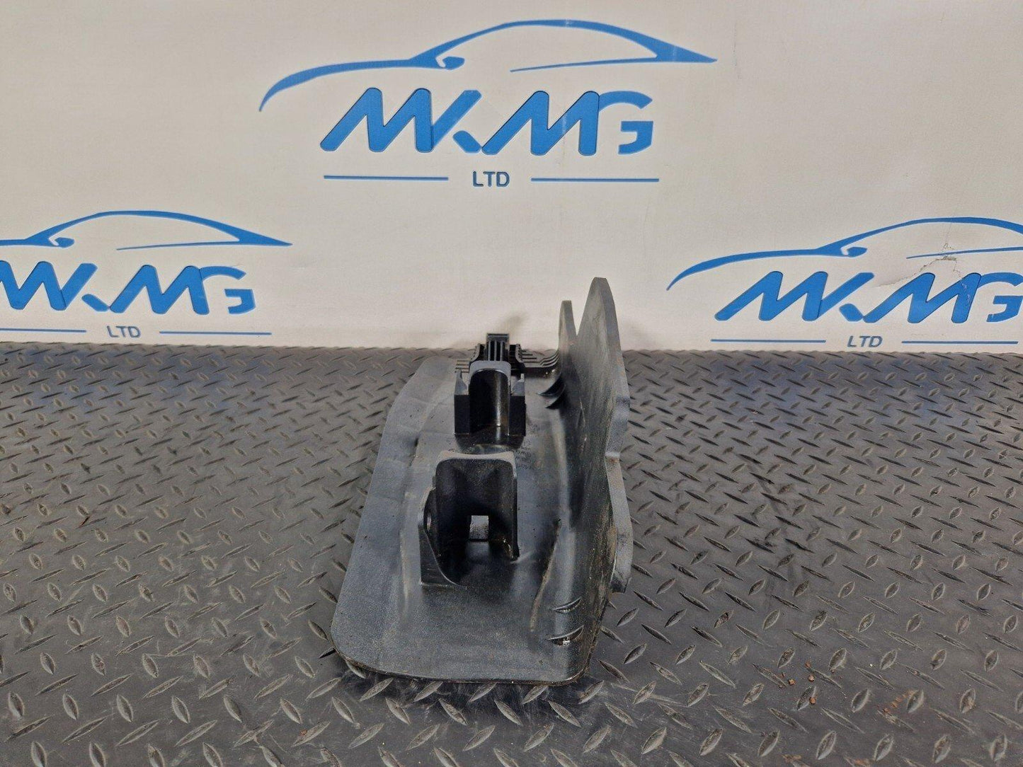 16-23 AUDI A5 F5 SPORTBACK S-LINE REAR RIGHT CONTROL ARM COVER 8W0505416E