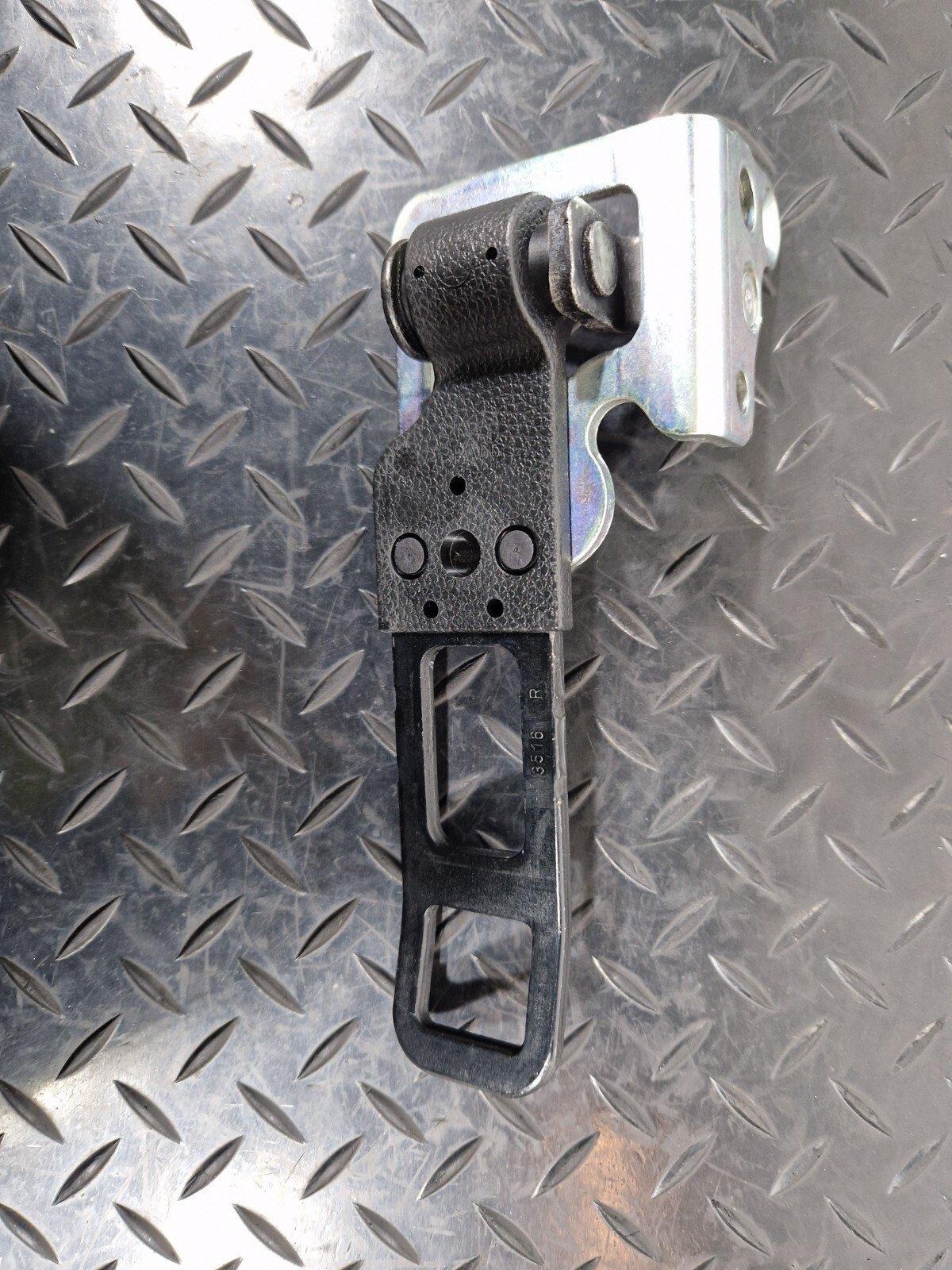 14-20 MERCEDES BENZ GLA X156 REAR SEAT LOCK STRIKER BRACKET A1569208200