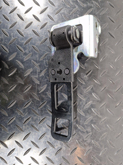 14-20 MERCEDES BENZ GLA X156 REAR SEAT LOCK STRIKER BRACKET A1569208200