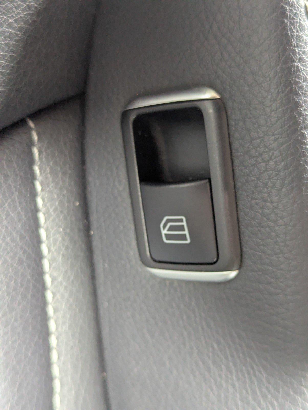 11-19 MERCEDES BENZ ML W166 GENUINE REAR LEFT DOOR CARD COVER