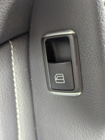11-19 MERCEDES BENZ ML W166 GENUINE REAR LEFT DOOR CARD COVER