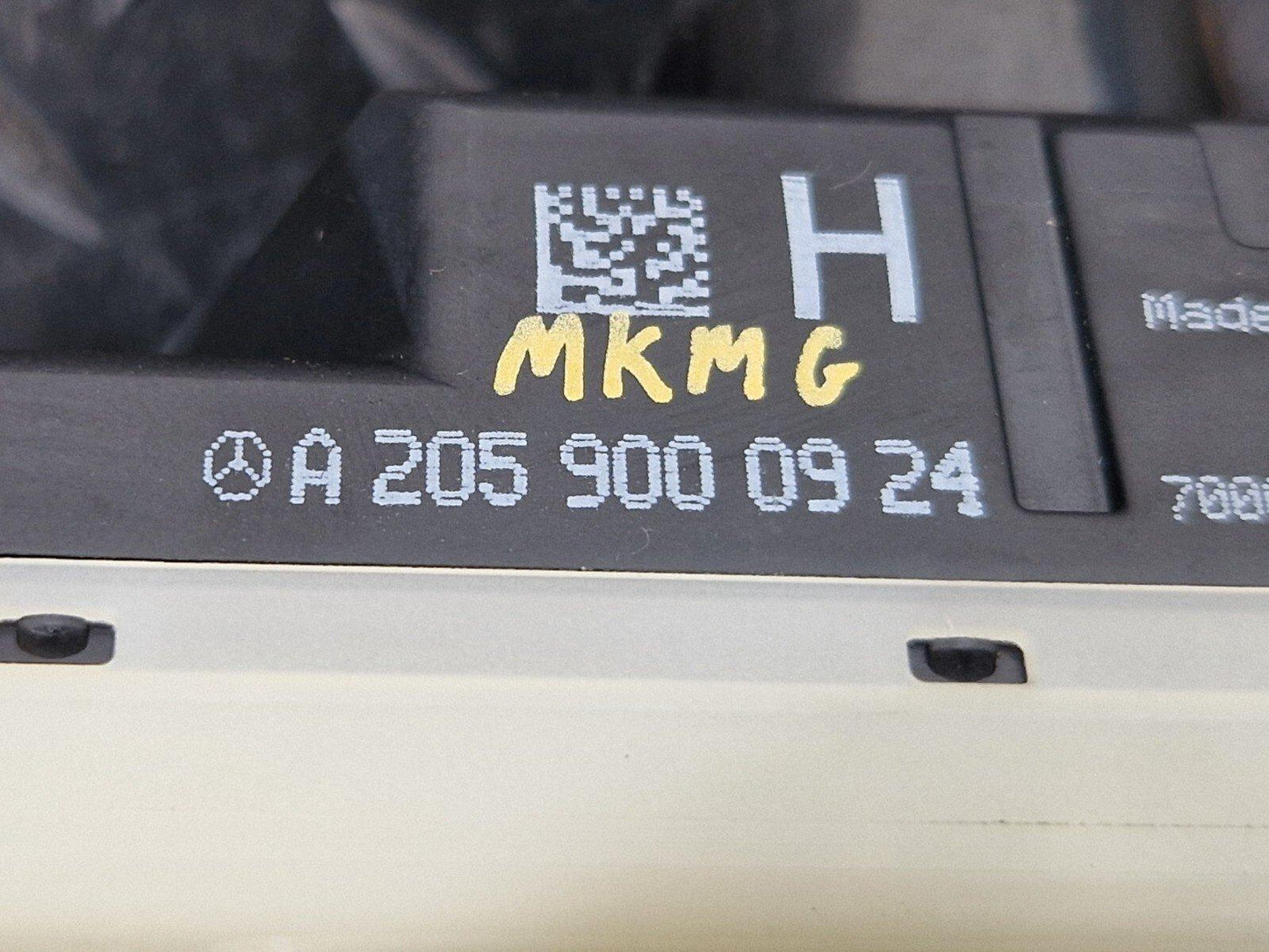 MERCEDES BENZ C200 W205 GENUINE ENGINE IGINTION SWITCH CONTROL UNIT  A2059000924