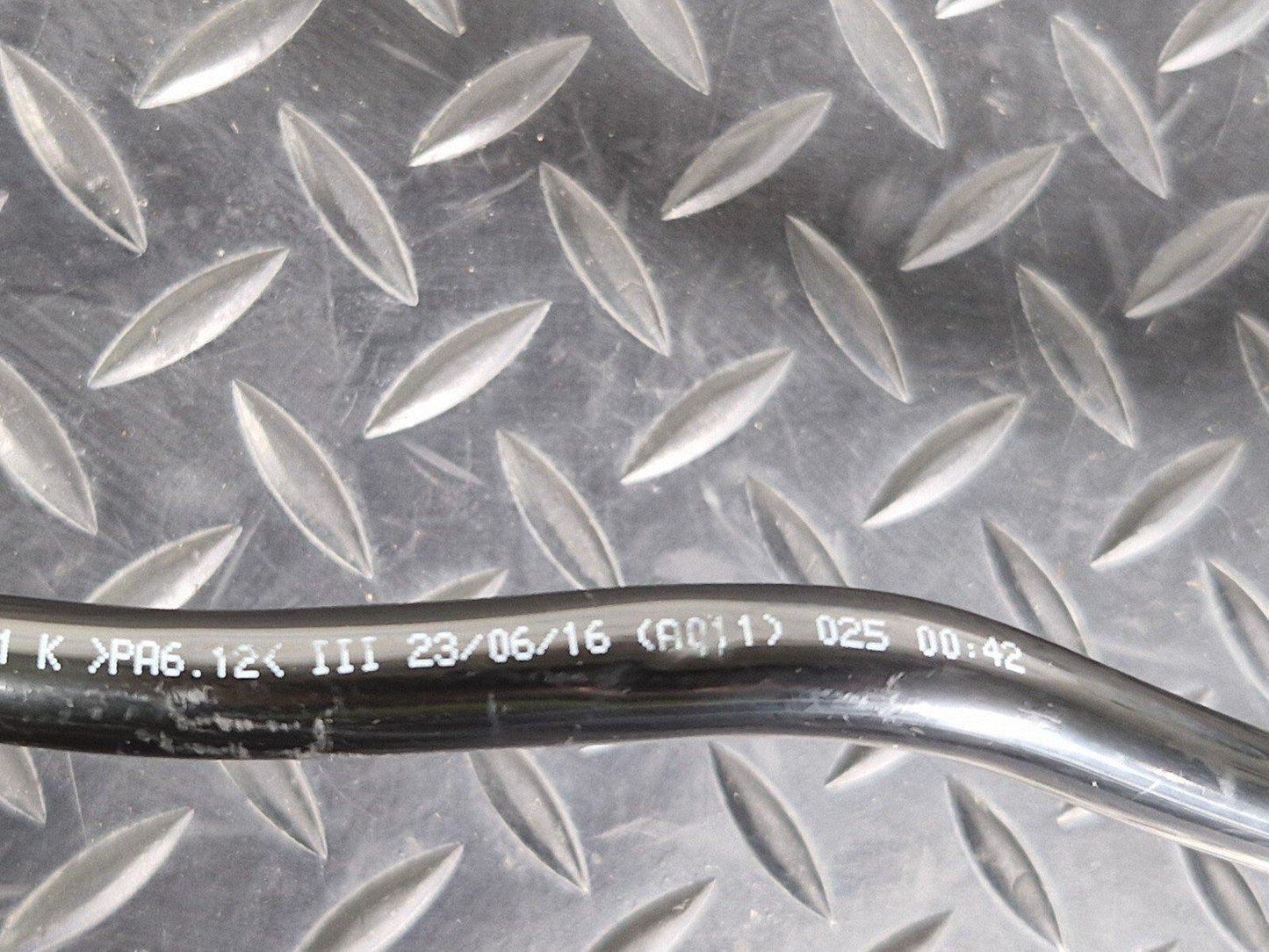 16-19 AUDI A4 AVANT B9 3.0 TDI S-LINE VACUUM HOSE PIPE 8W0611933G