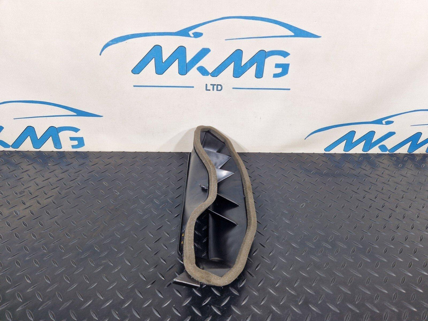 16-19 AUDI A4 B9 GENUINE DASHBOARD AIR VENT TRIM 8W2858431